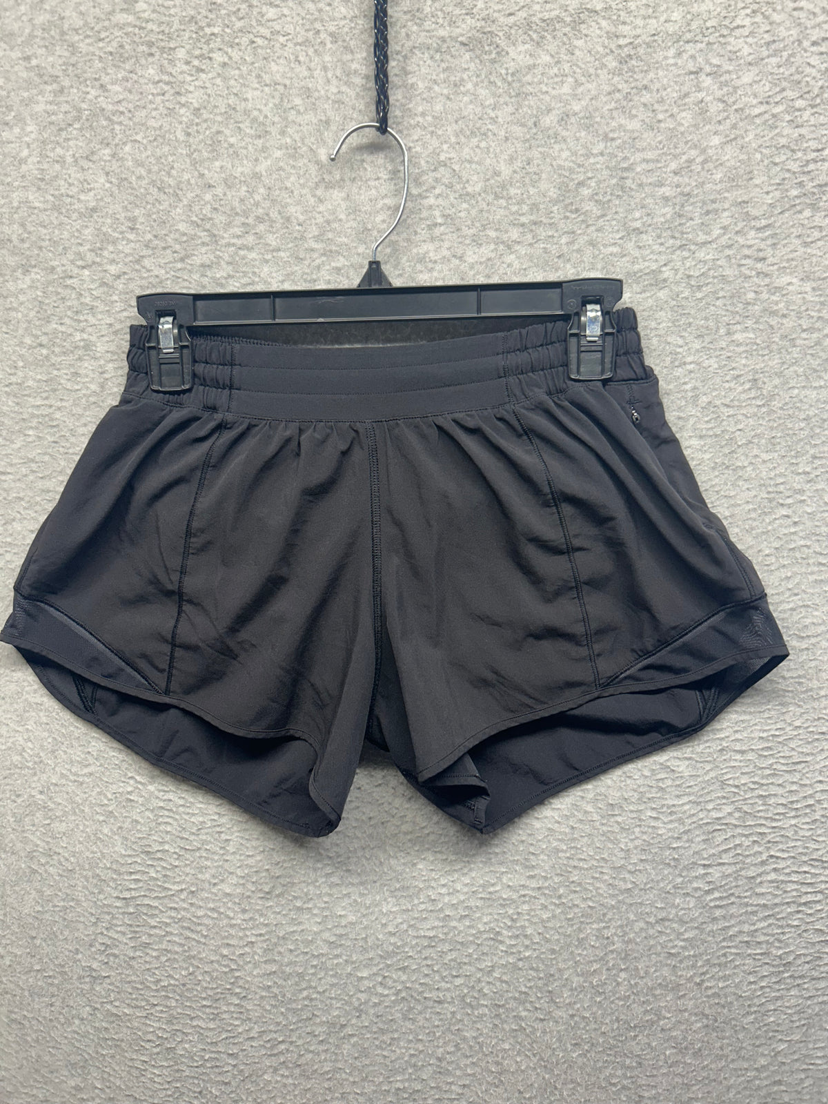 Lululemon Hotty Hot Short II Long 4" Size 6 Black