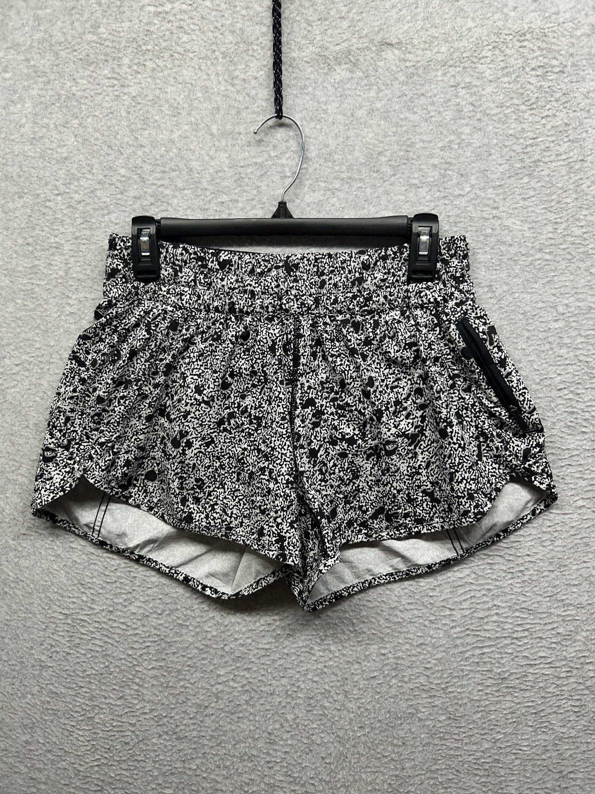 Lululemon Tracker Short V 4" Size 8 Sporadic Black Rhino Grey