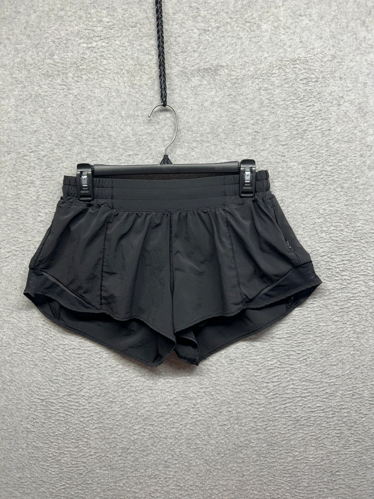 Lululemon Hotty Hot Short II 2.5" Size 8 Black