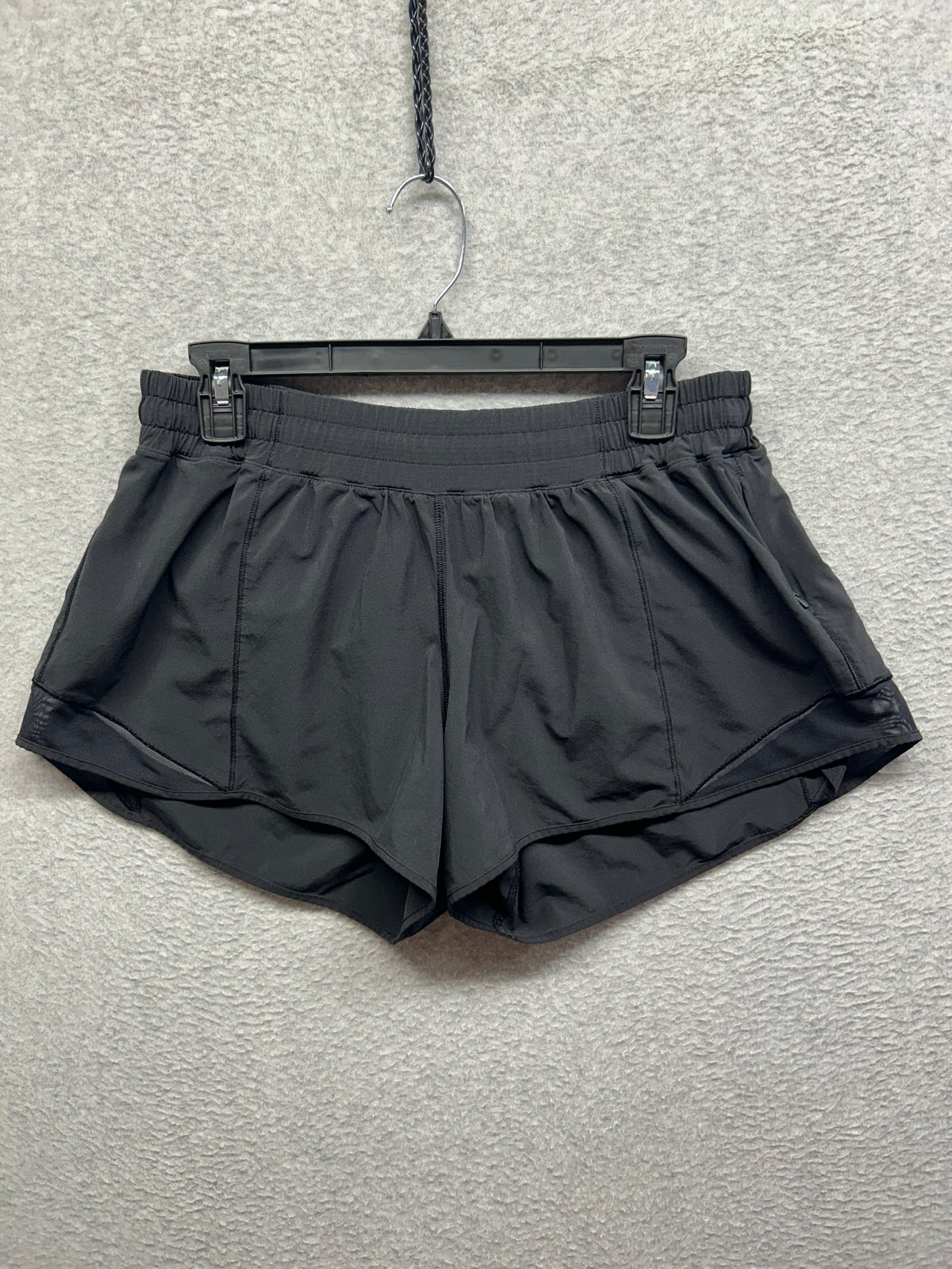 Lululemon Hotty Hot Short II Long 4" Size 12 Black