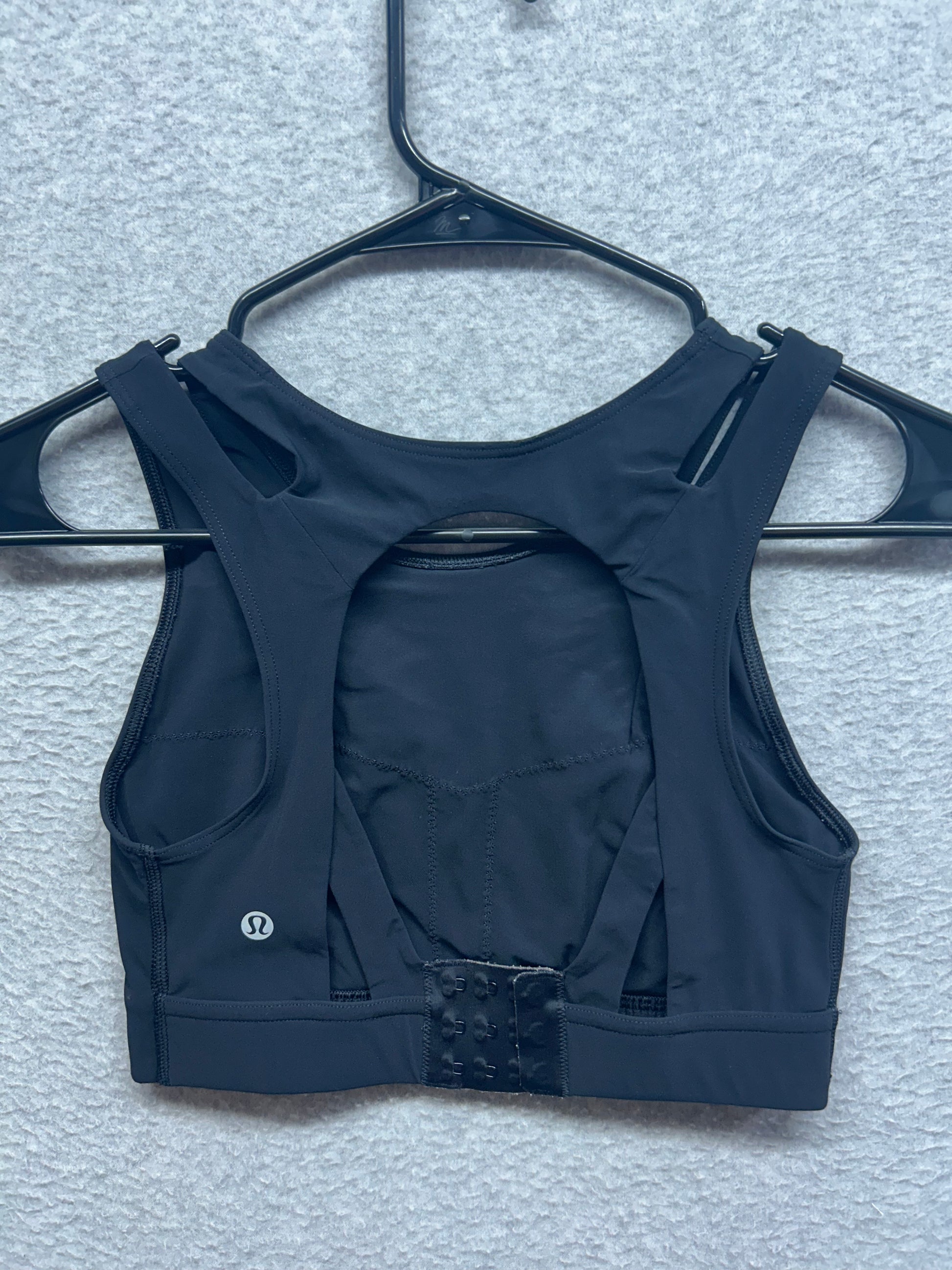 Lululemon Strong Front Bra Medium Support, B/C Cups Size 4 Black