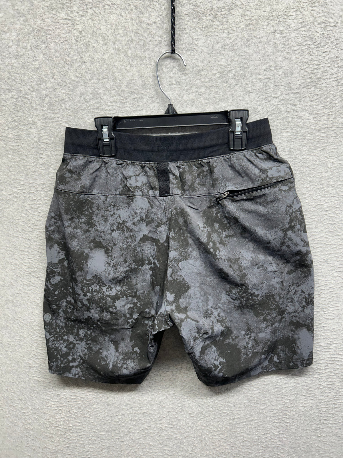 Lululemon License to Train Linerless Short 7" Size S Command Camo Vapor Multi