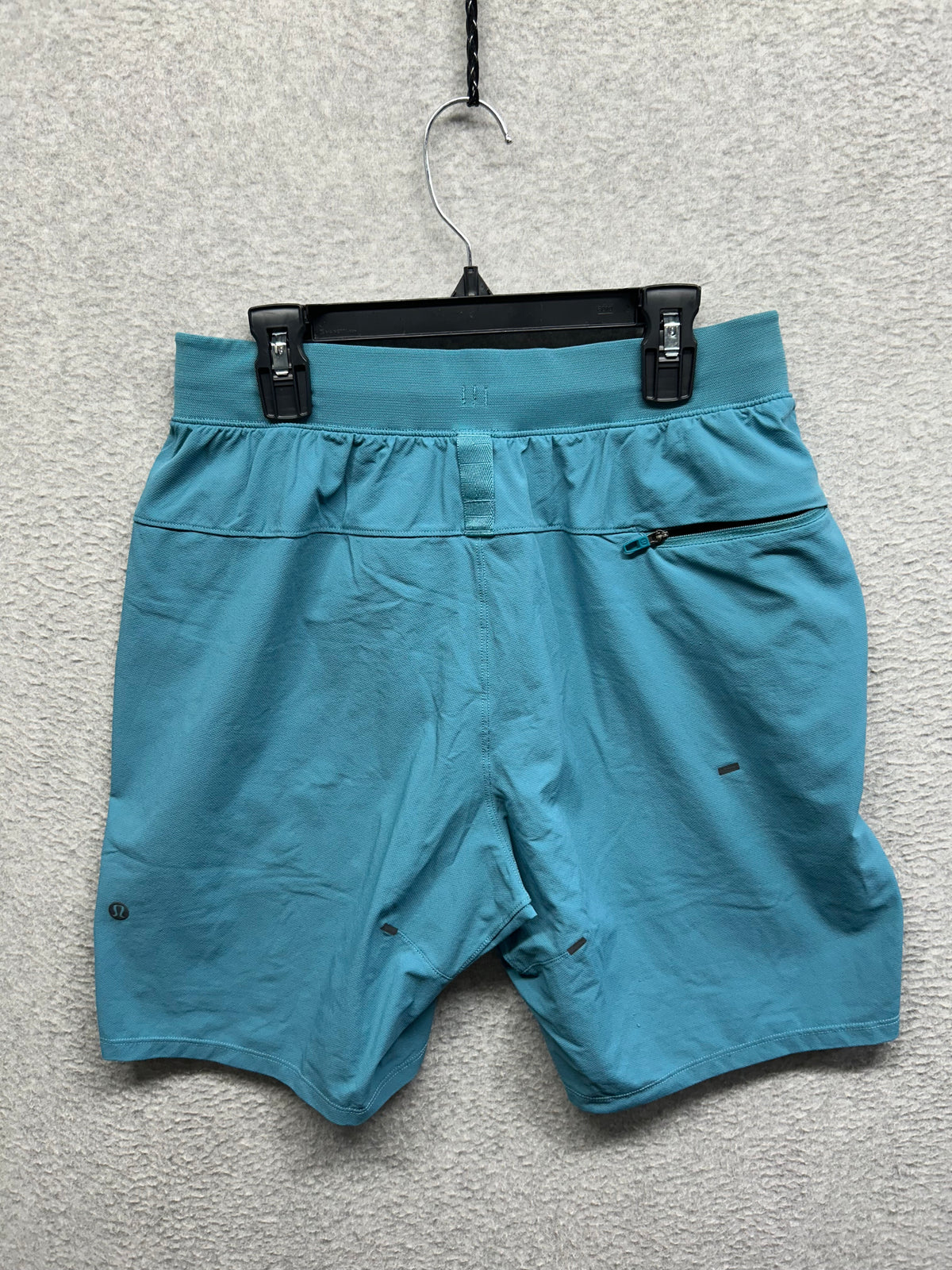 Lululemon License to Train Linerless Short 7" Size S Blue