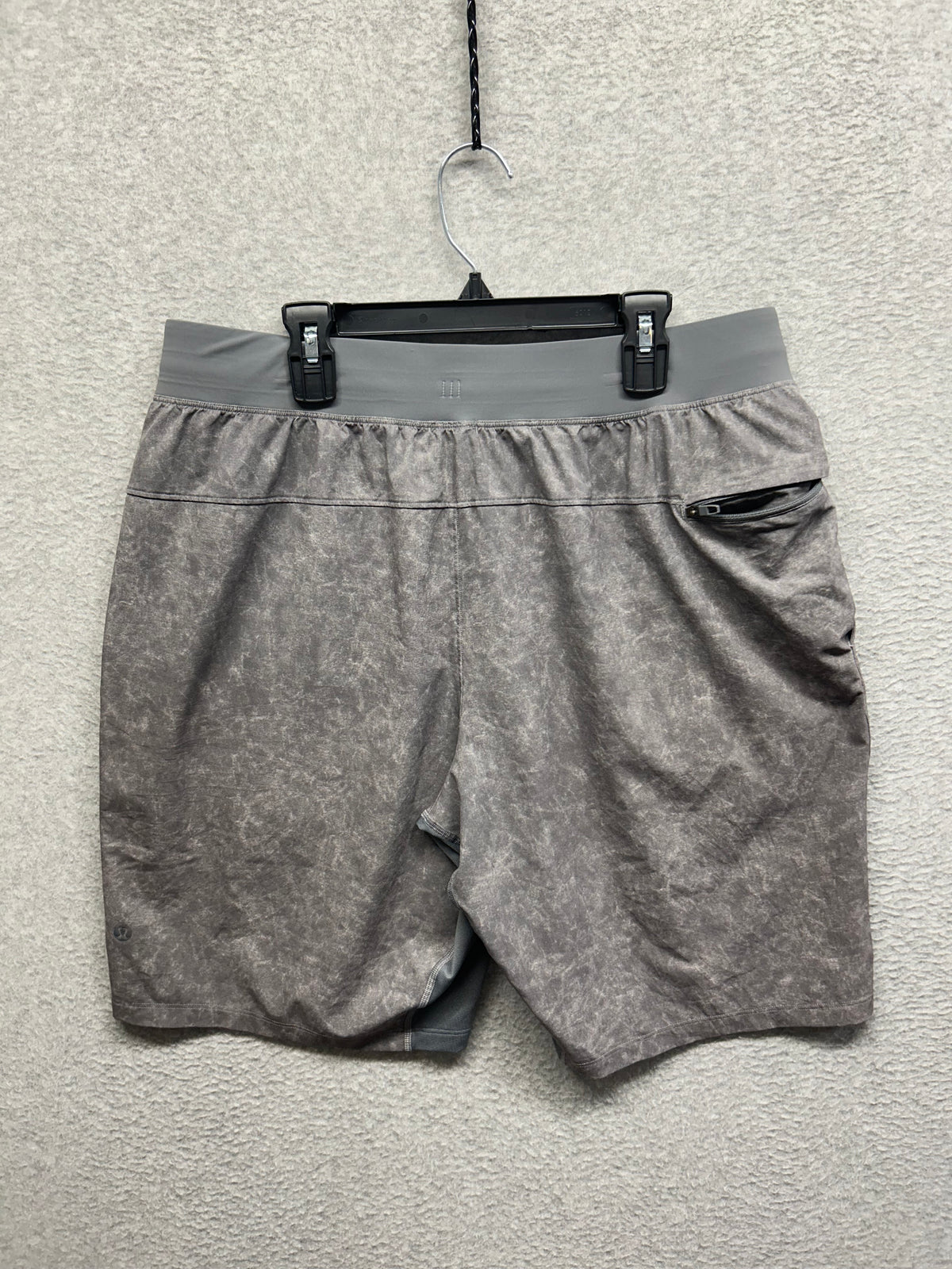 Lululemon T.H.E. Linerless Short 9" Size L Gravel Dust Black Granite Multi
