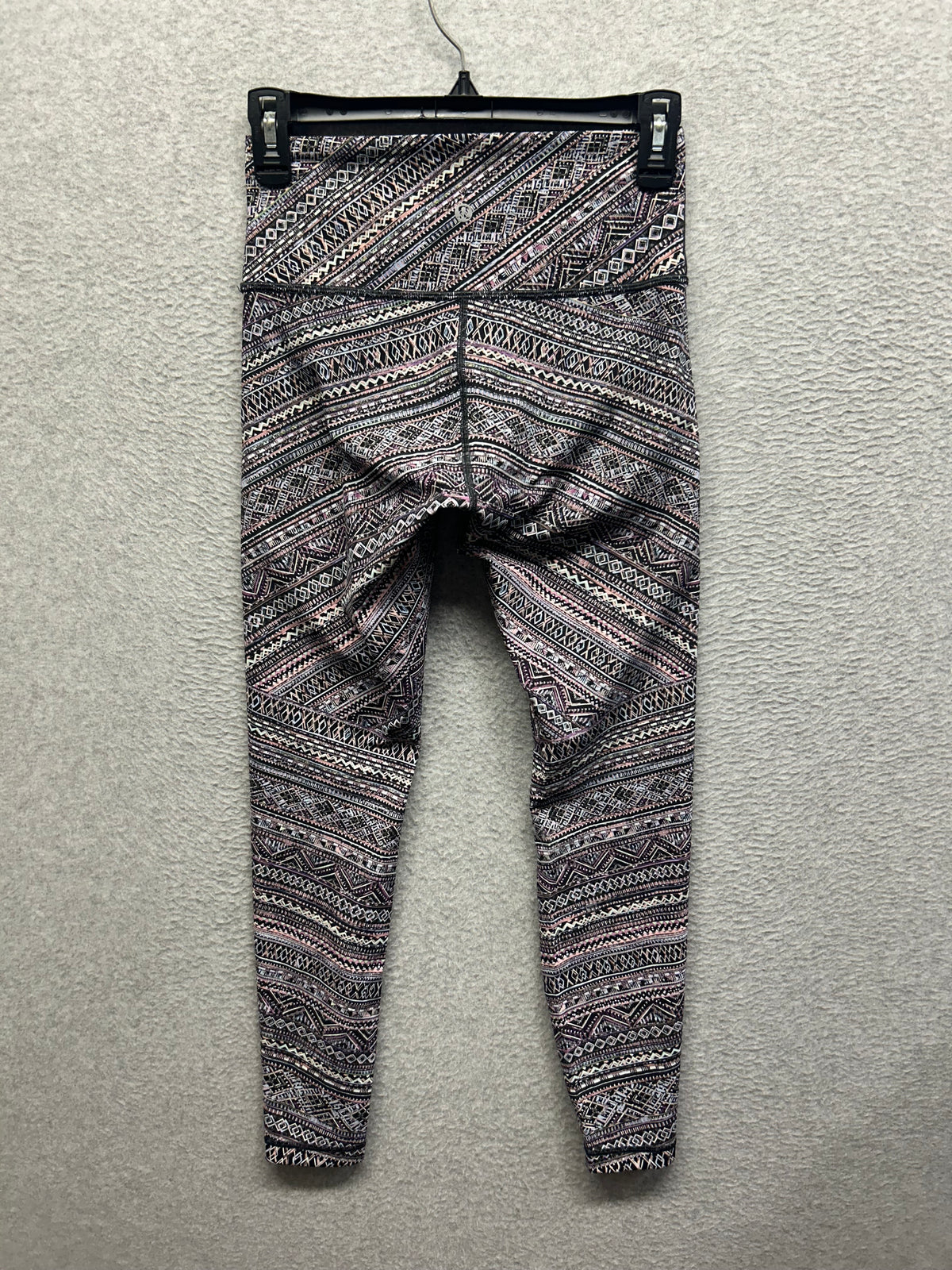 Lululemon Wunder Under High-Rise Tight Engineered Full-On Luxtreme 28" Size 6 Tribal Pace Wunder Under White Black