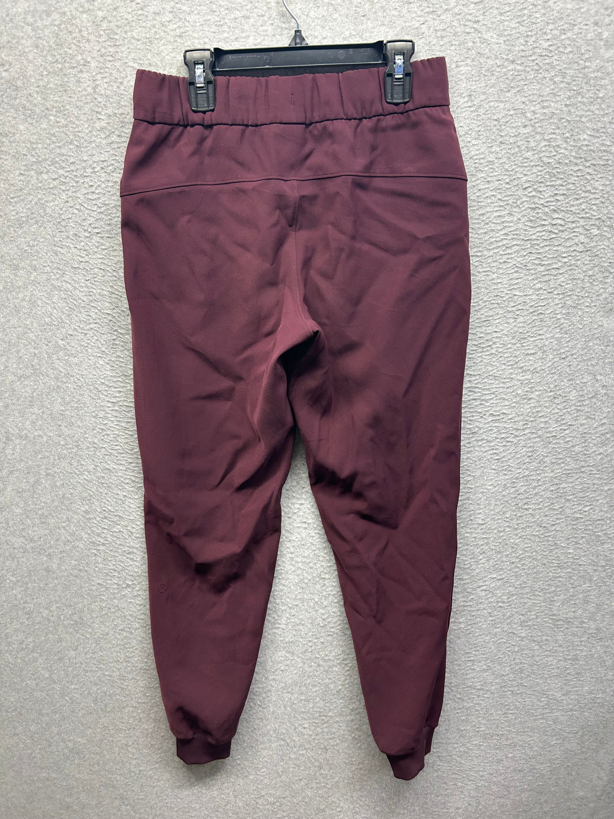 Lululemon On the Fly Jogger Woven Size 4 Cassis