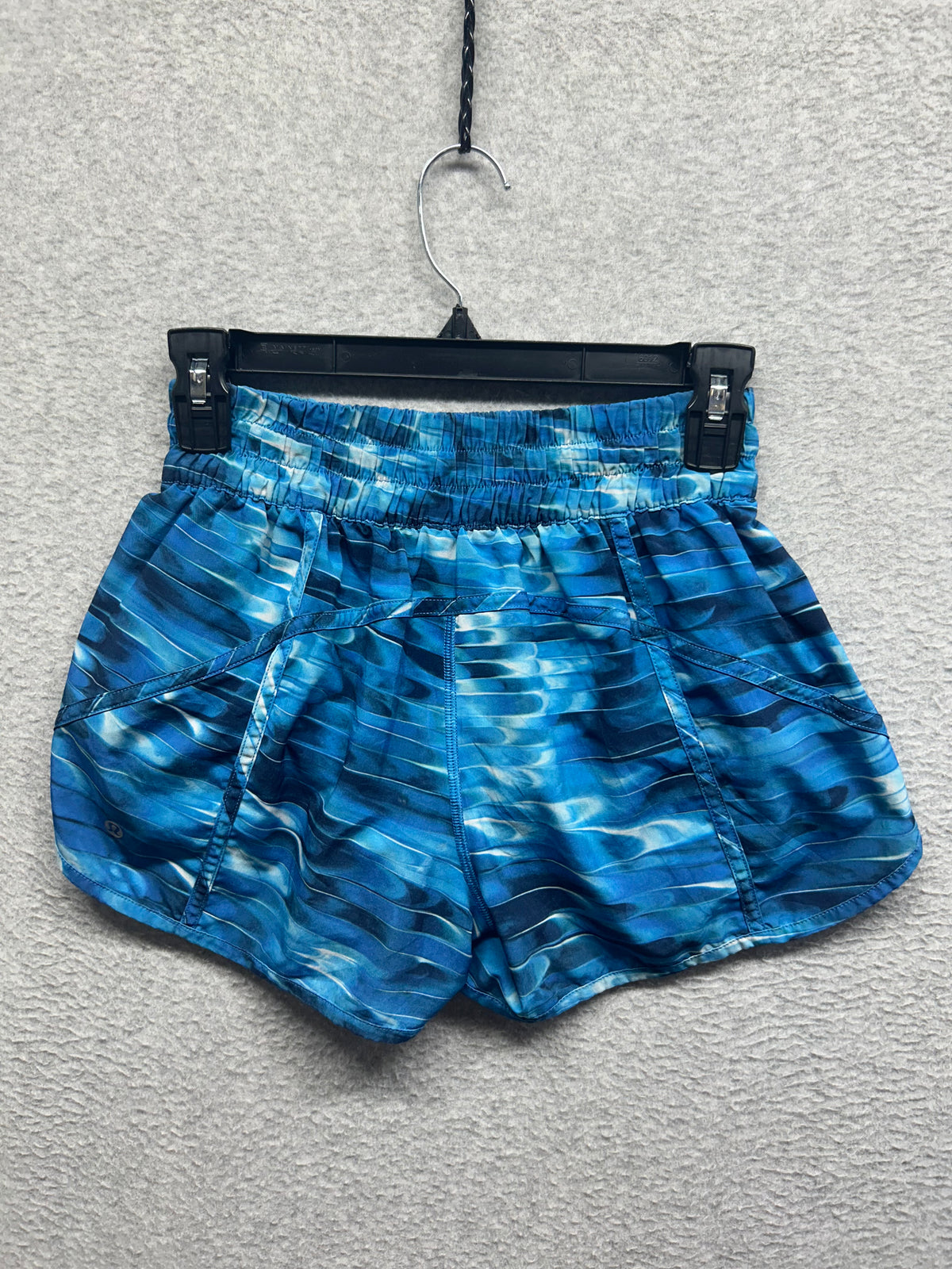 Lululemon Tracker Short V 4" Size 6 Tidal Multi