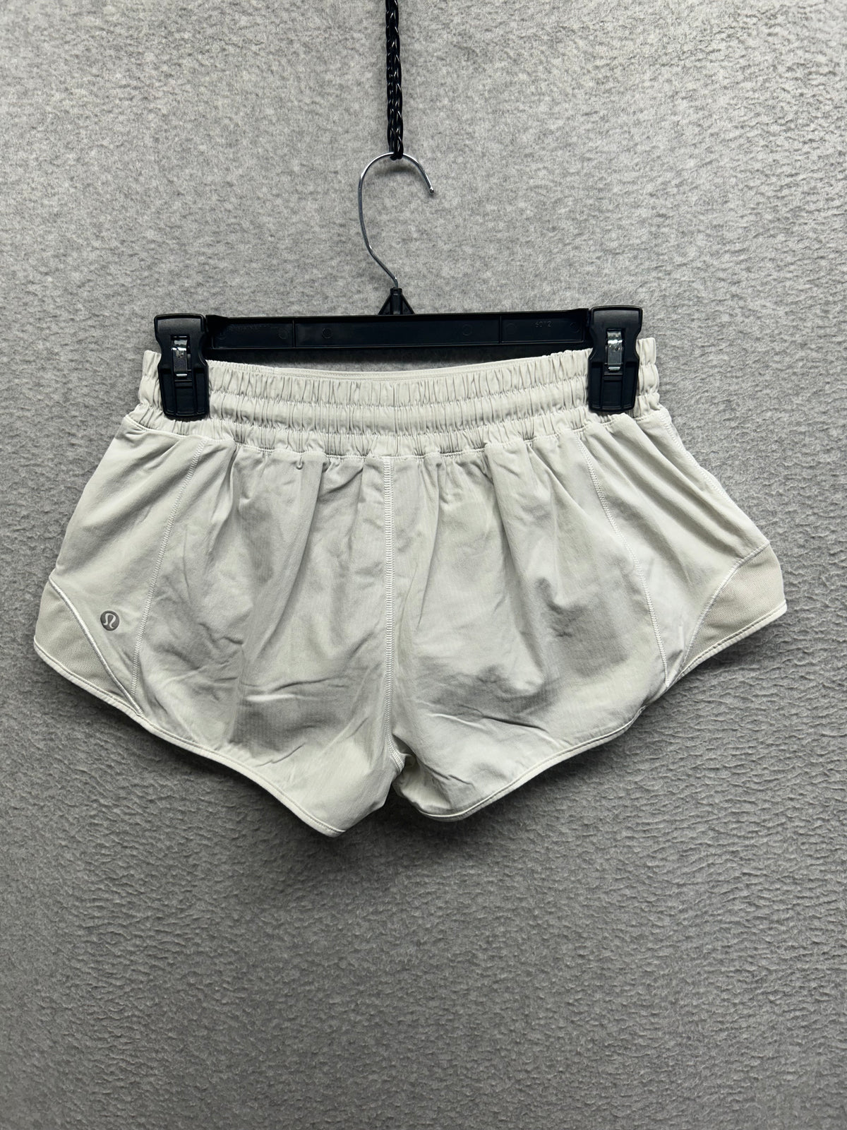 Lululemon Hotty Hot Short II 2.5" Size 6 White