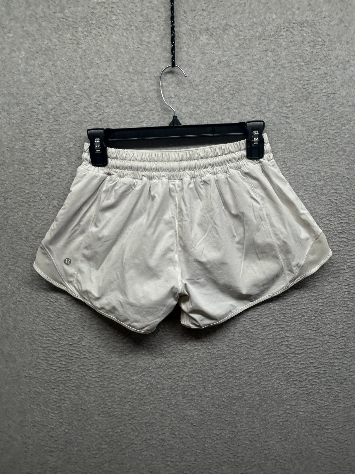 Lululemon Hotty Hot Short II Long 4" Size 6 White