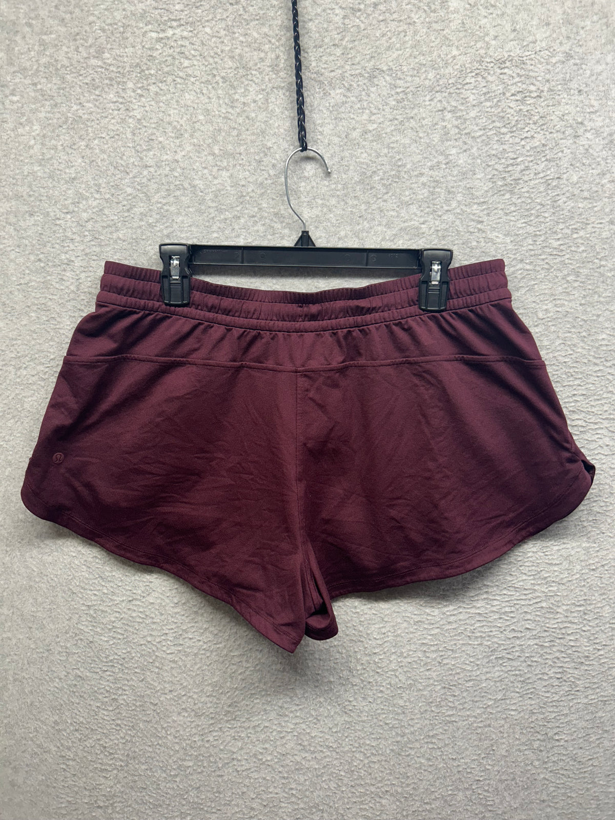 Lululemon Soft Jersey Mid-Rise Curved-Hem Short 3" Size L Garnet