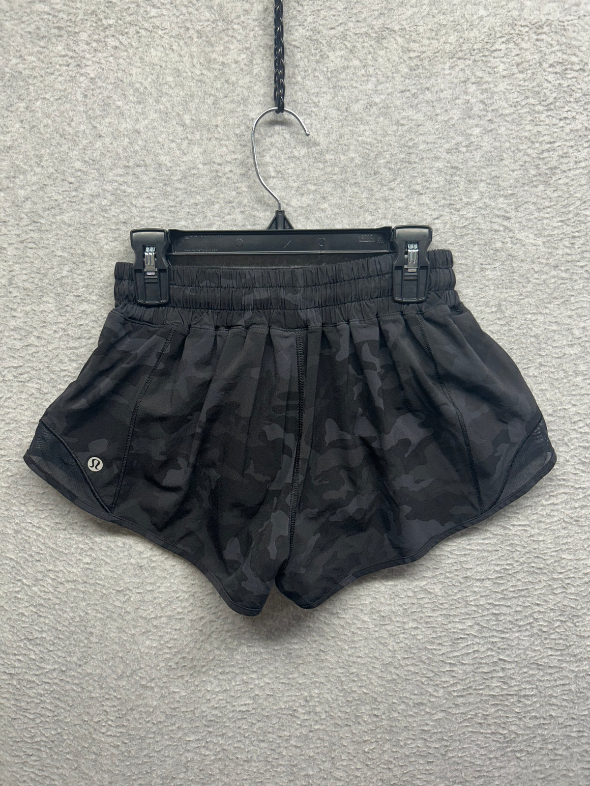 Lululemon Hotty Hot Short II 2.5" Size 4 Incognito Camo Multi Grey / Black