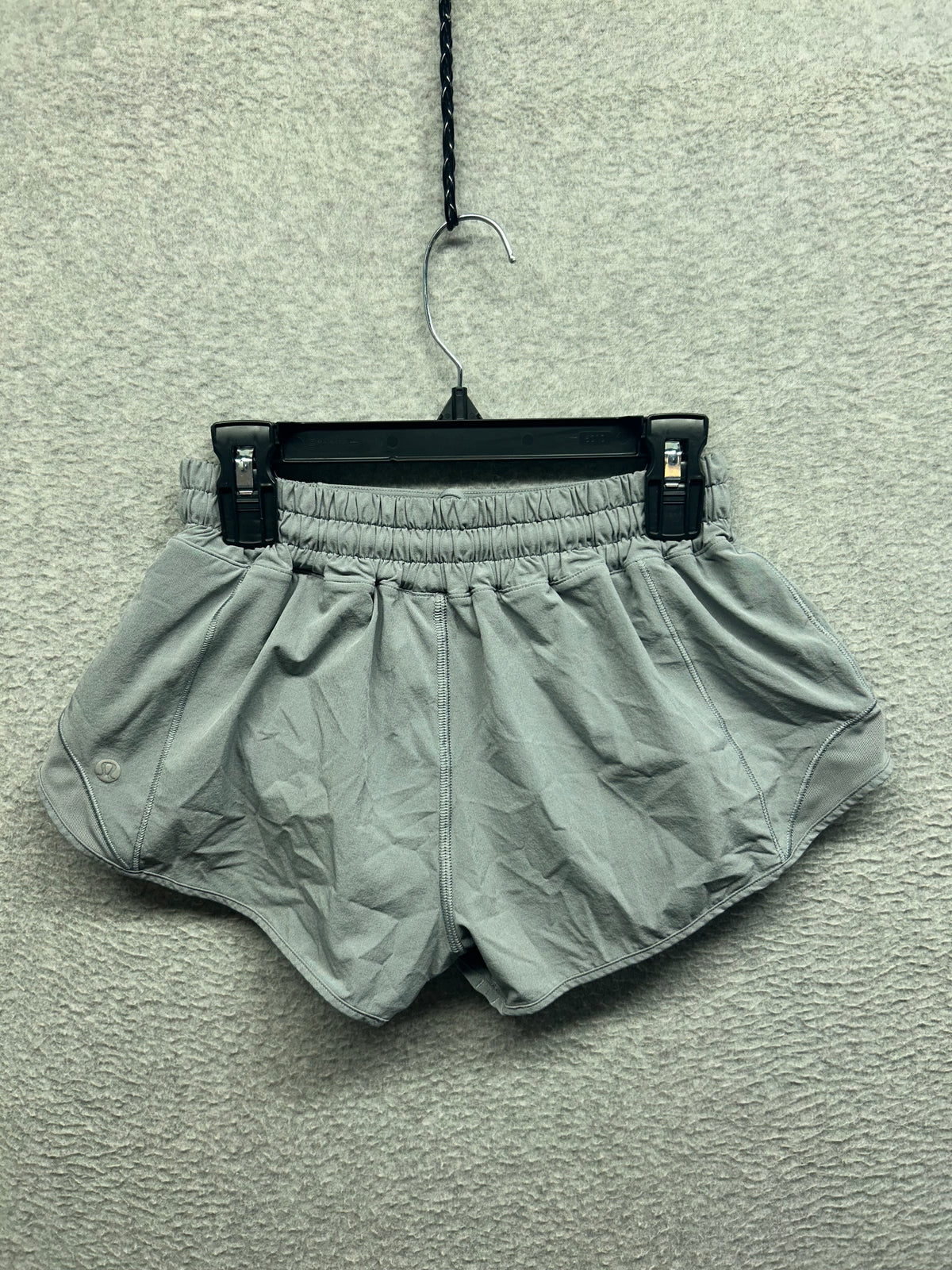 Lululemon Hotty Hot Low-Rise Lined Short 2.5" Size 4 Rhino Grey