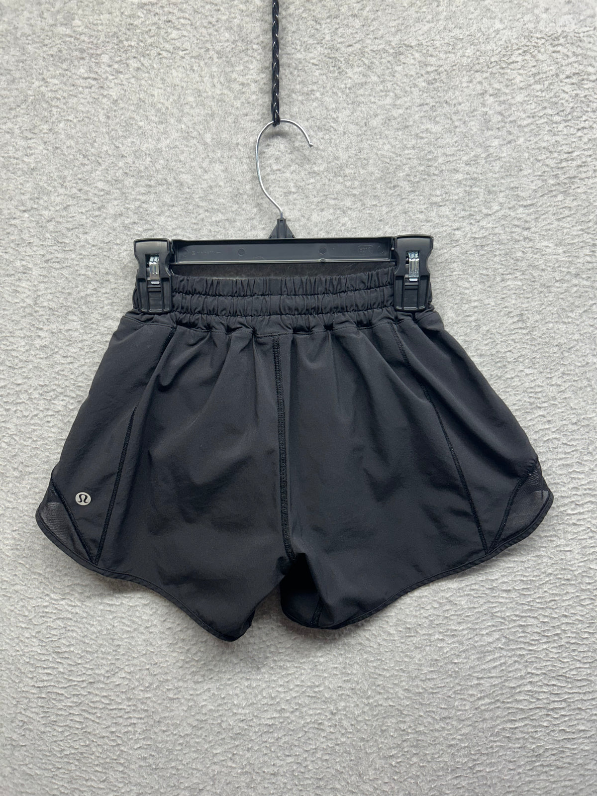 Lululemon Hotty Hot Short II Long 4" Size 0 Black
