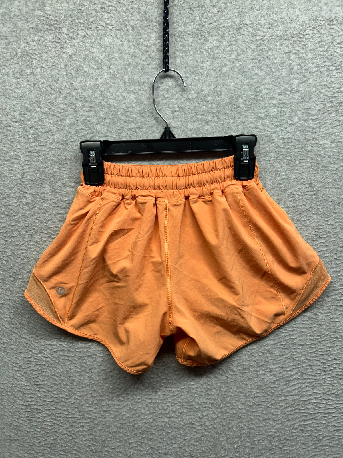 Lululemon Hotty Hot Low Rise Short 4" Size 0 Golden Apricot