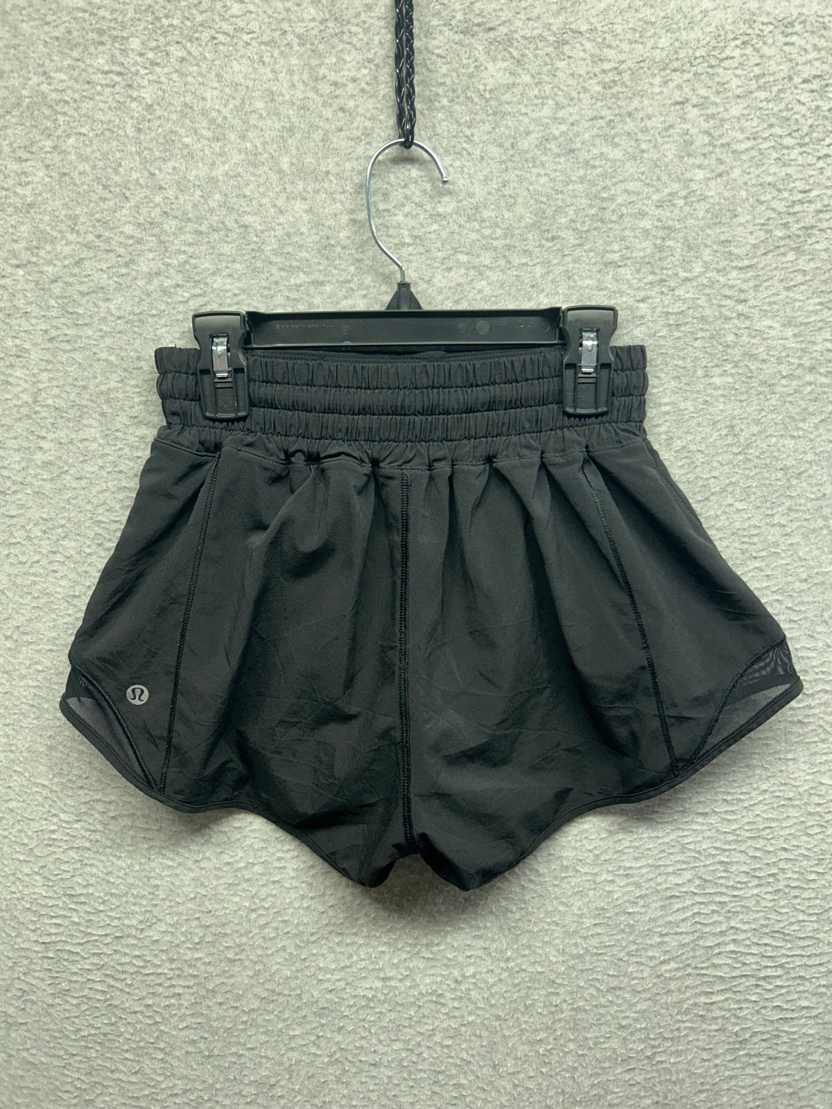 Lululemon Hotty Hot Short High-Rise 2.5" Size 2 Black (Second Release)