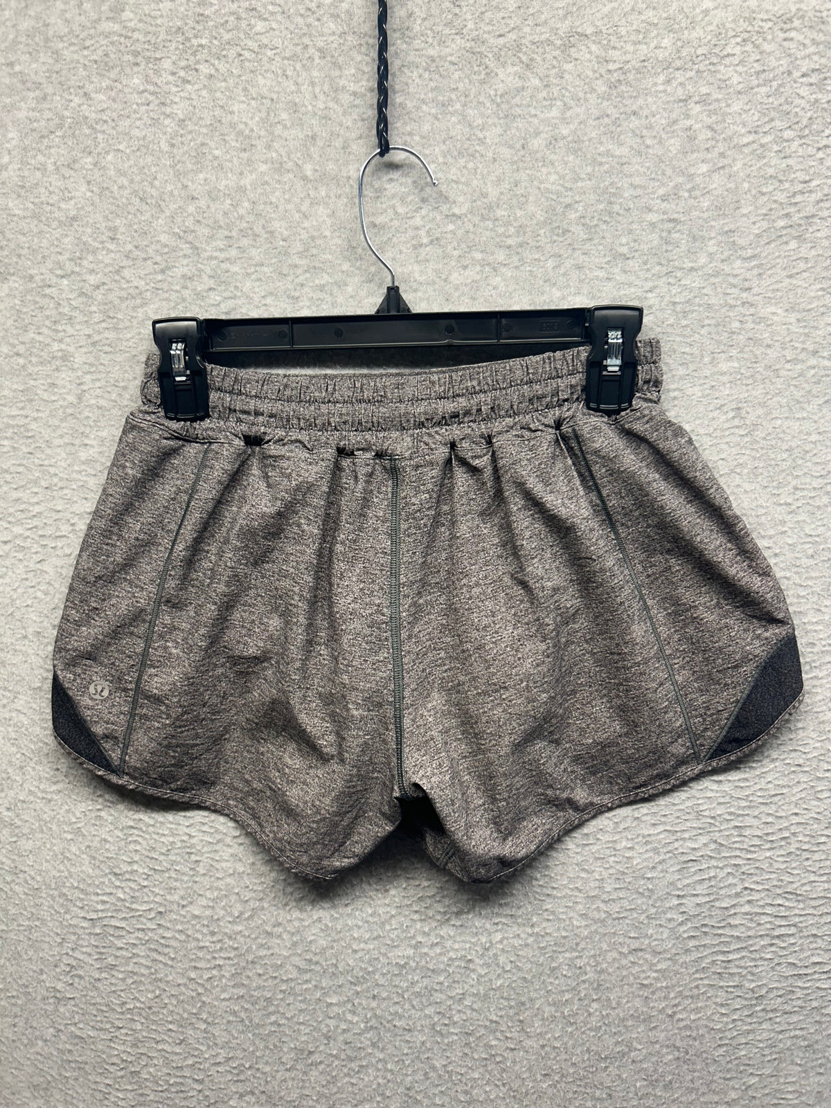 Lululemon Hotty Hot Short II Long 4" Size 6 Heather Lux Multi Black / Heathered Black