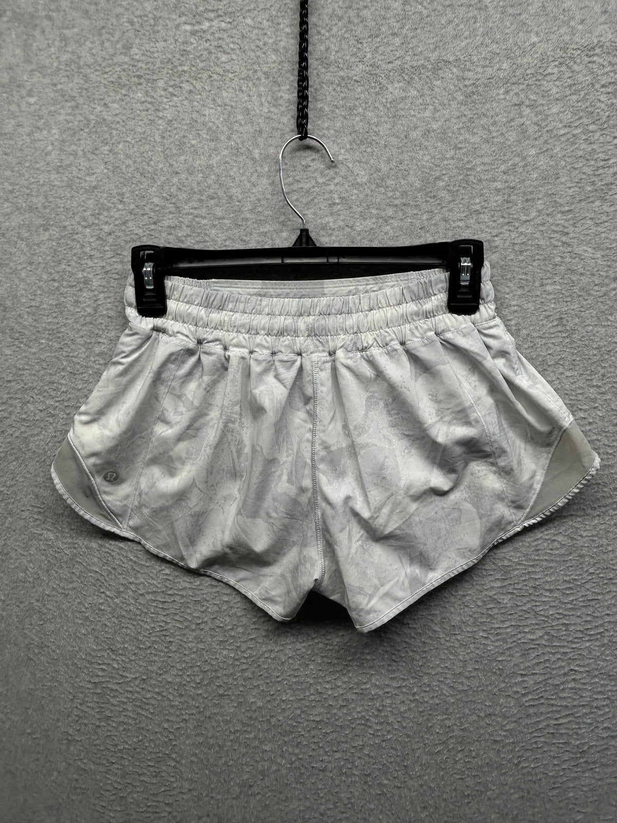 Lululemon Hotty Hot Short II 2.5" Size 6 Mini Tropical Shadow Starlight Multi / Starlight