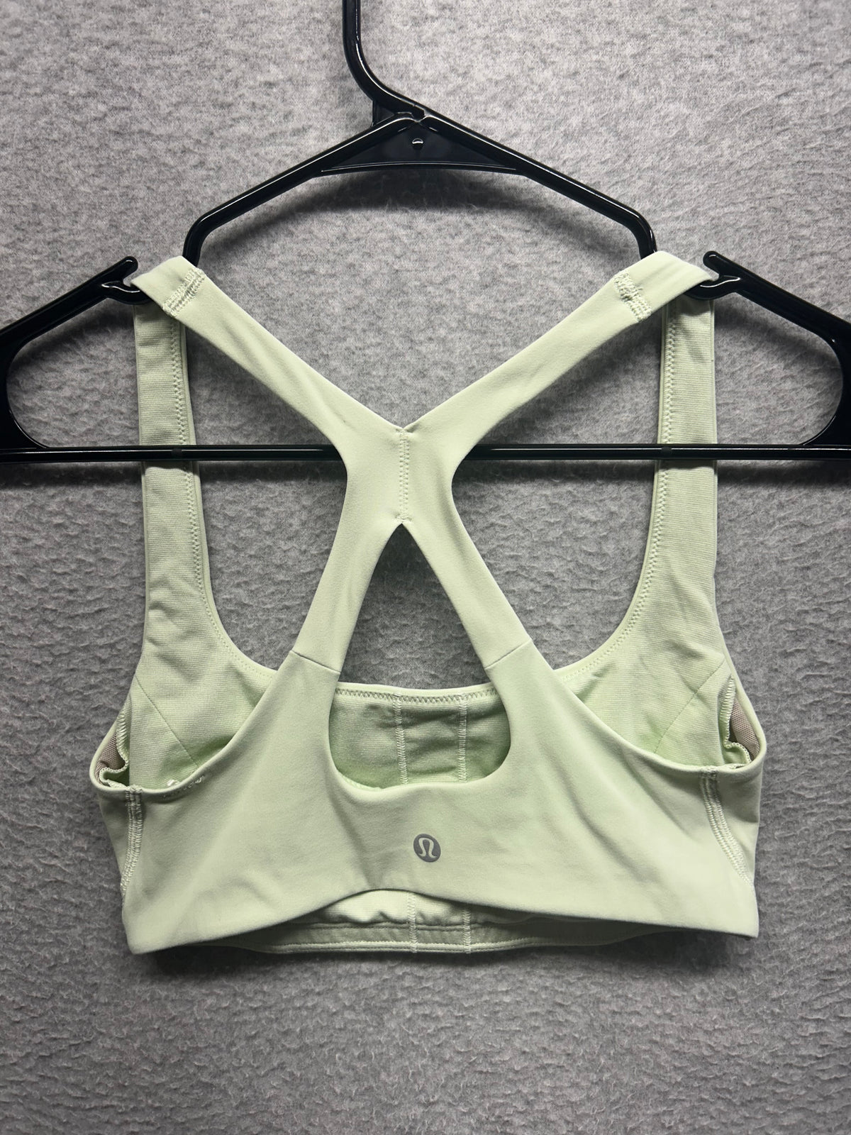 Lululemon SmoothCover Yoga Bra Size 4 Kohlrabi Green