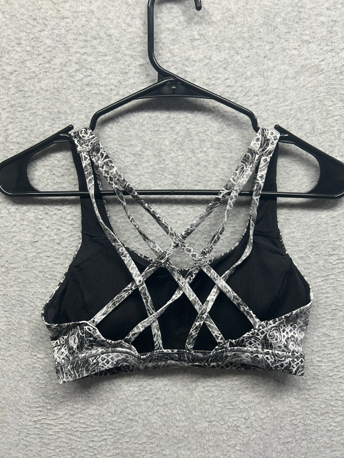 Lululemon Free To Be Serene Bra Size 6 Serigraph Starlight Black Multi