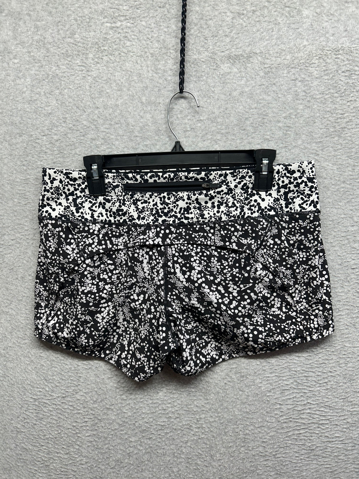 Lululemon Run Times Short II 4" Size 8 Chirasu Black / Chirakasu Alpine White