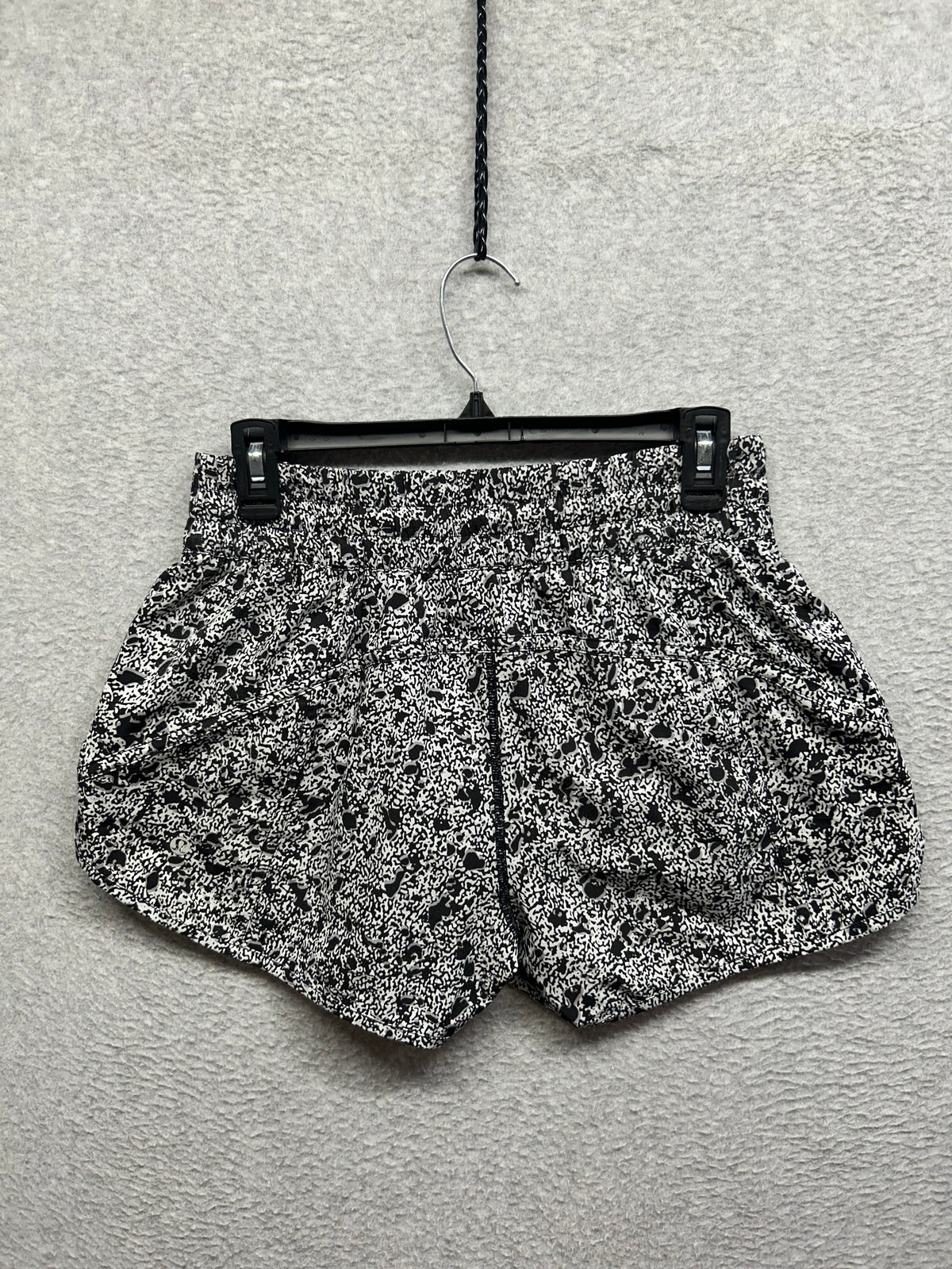Lululemon Tracker Short V 4" Size 8 Sporadic Black Rhino Grey