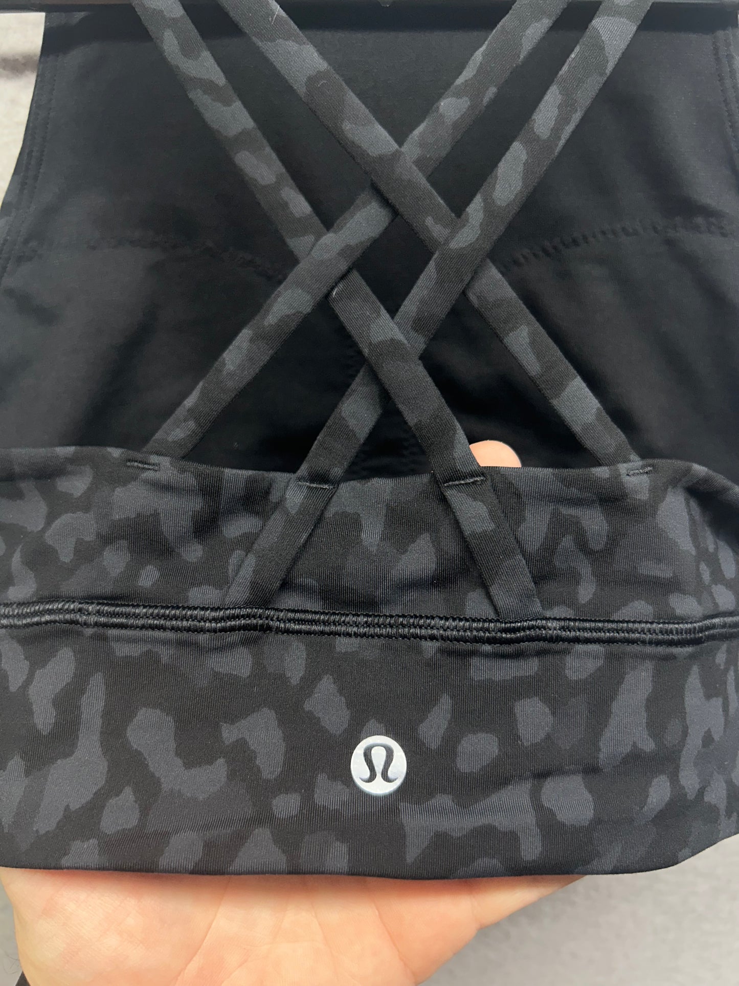 Lululemon Energy Bra High Neck Long Line Medium Support B-D Size 6 Formation Camo Deep Coal Multi