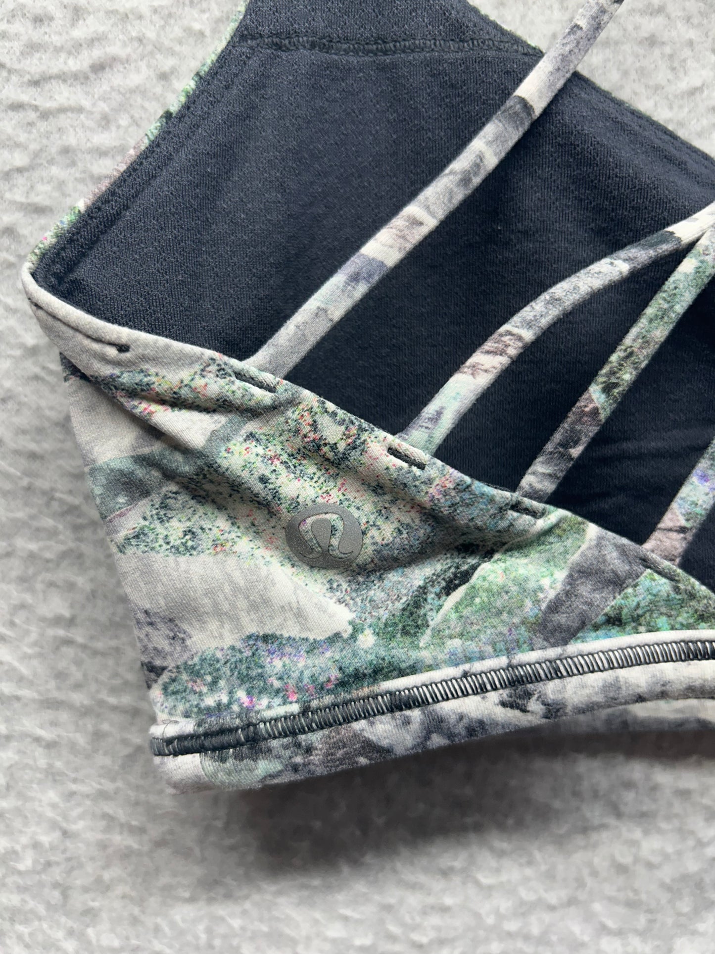 Lululemon Free To Be Bra (Wild) Size 8 Springscape Multi