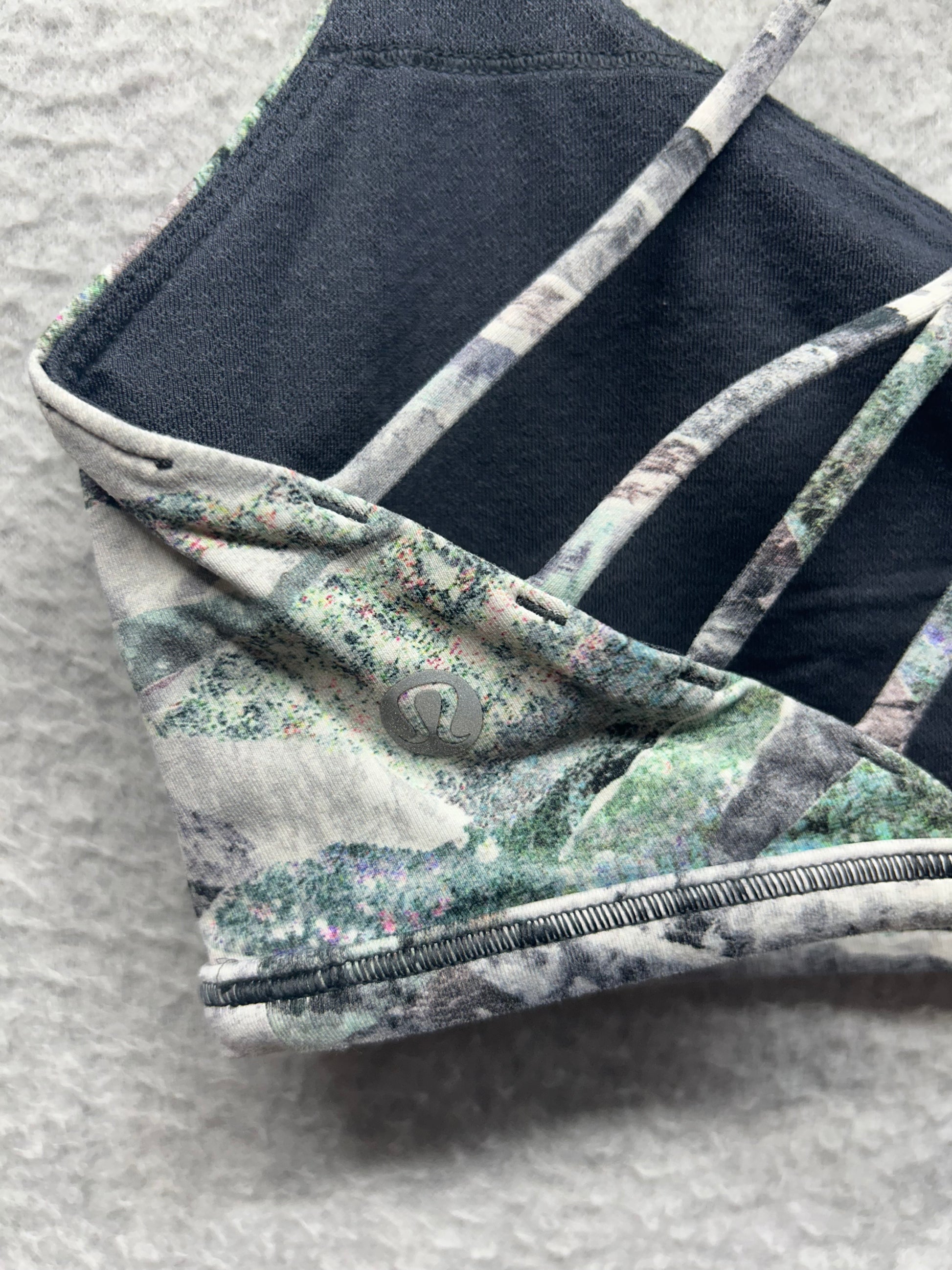Lululemon Free To Be Bra (Wild) Size 8 Springscape Multi