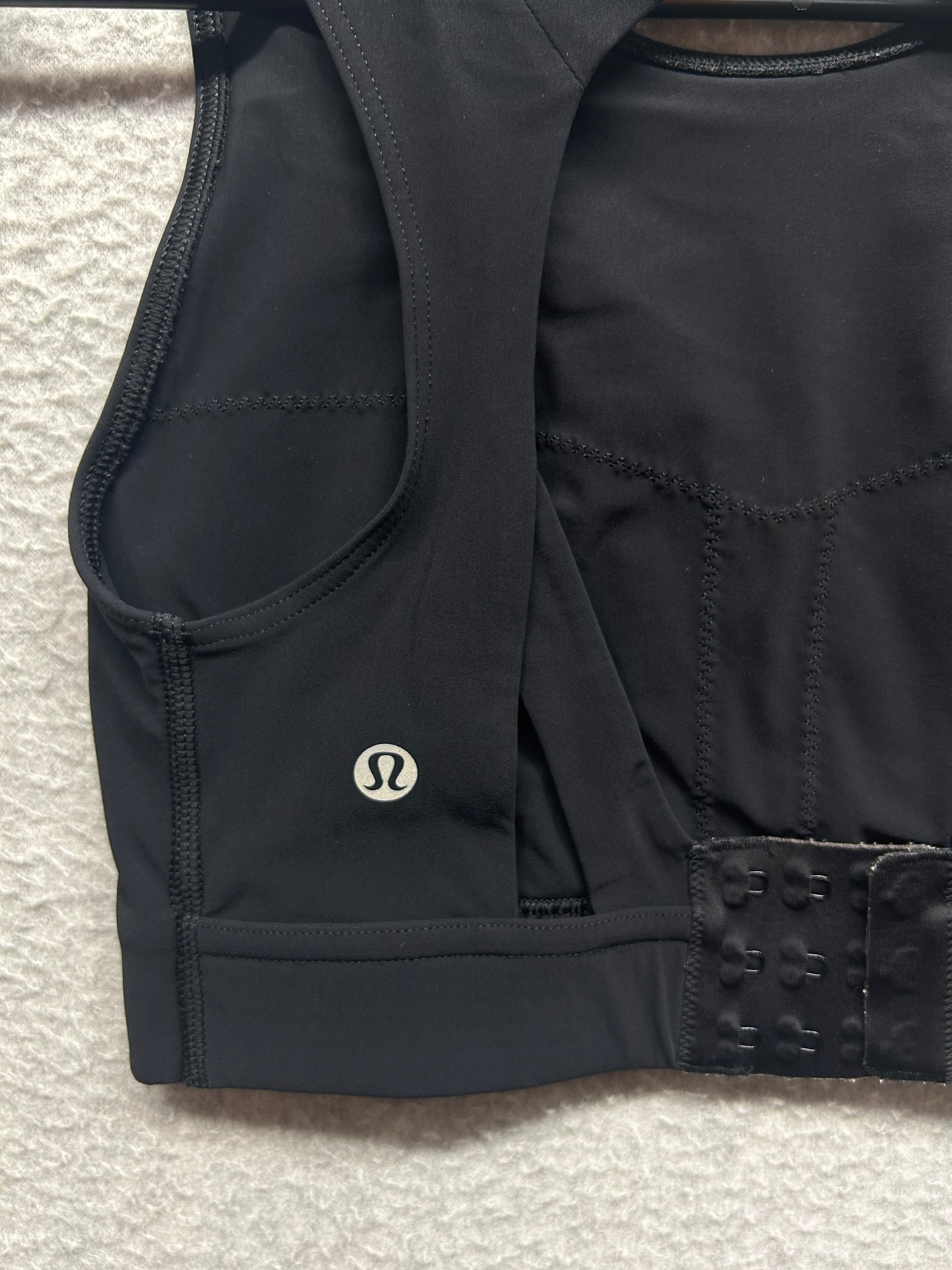 Lululemon Strong Front Bra Medium Support, B/C Cups Size 4 Black