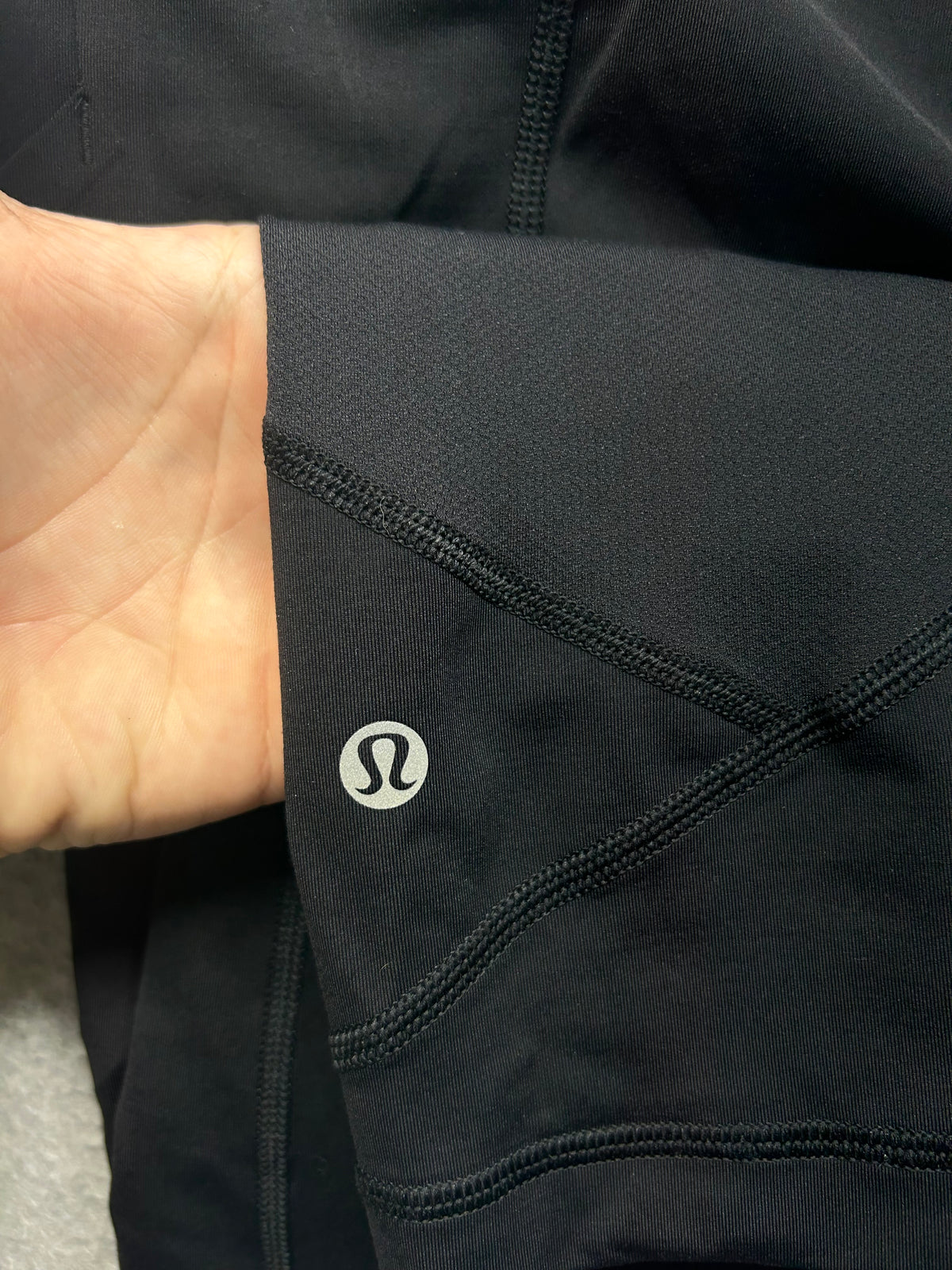 Lululemon Pace Rival Crop 22" Size 10 Black