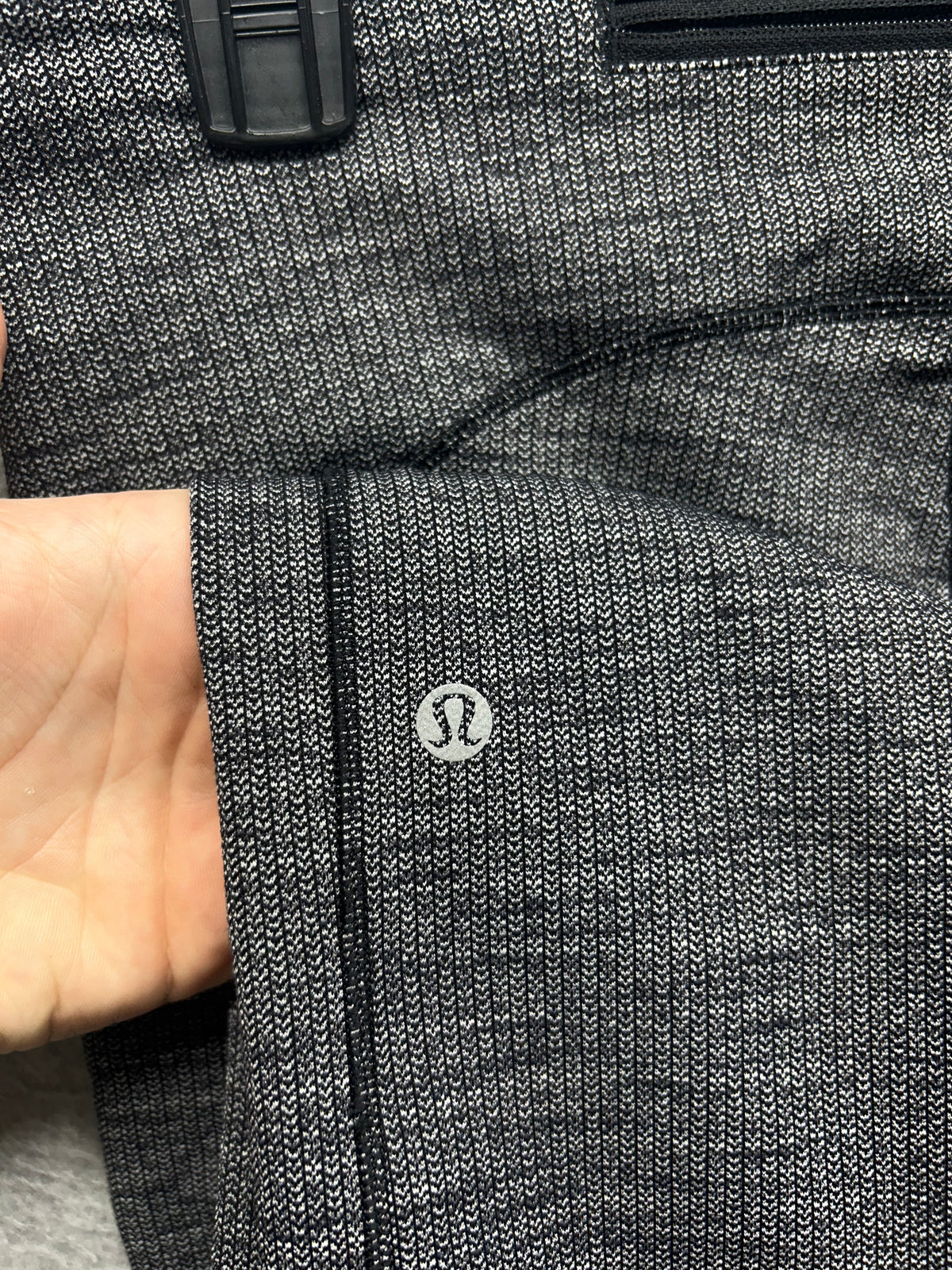 Lululemon Speed Up Tight 28" Full-On Luxtreme Size 10 Luon Variegated Knit Black Heathered Black