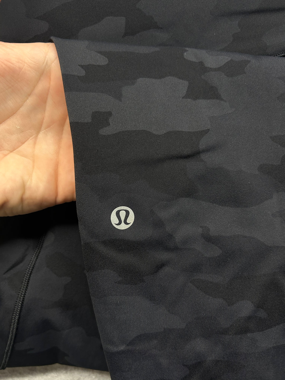 Lululemon Base Pace High-Rise Crop 23" Size 12 Heritage 365 Camo Deep Coal Multi