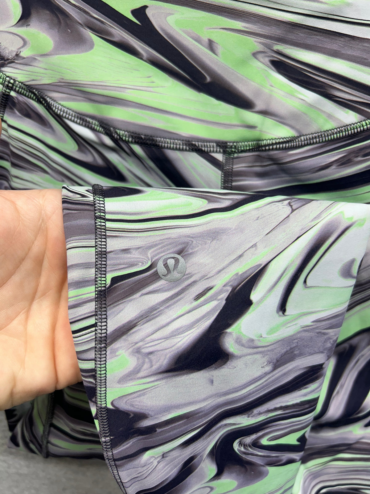 Lululemon Base Pace High-Rise Running Tight 25" Size 6 Paint Glide Warp Multi