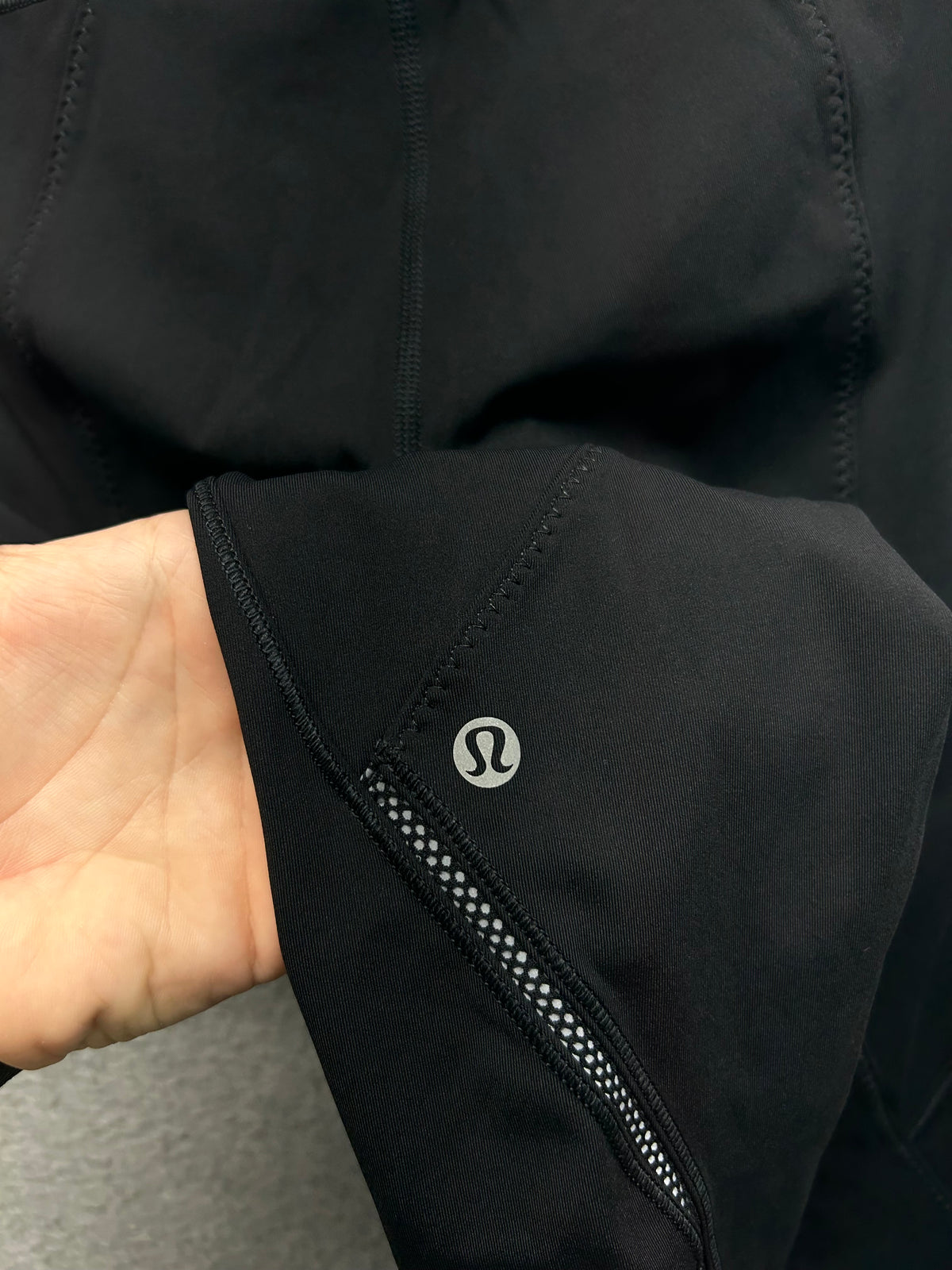 Lululemon Cadence Crusher Tight Size 6 Black