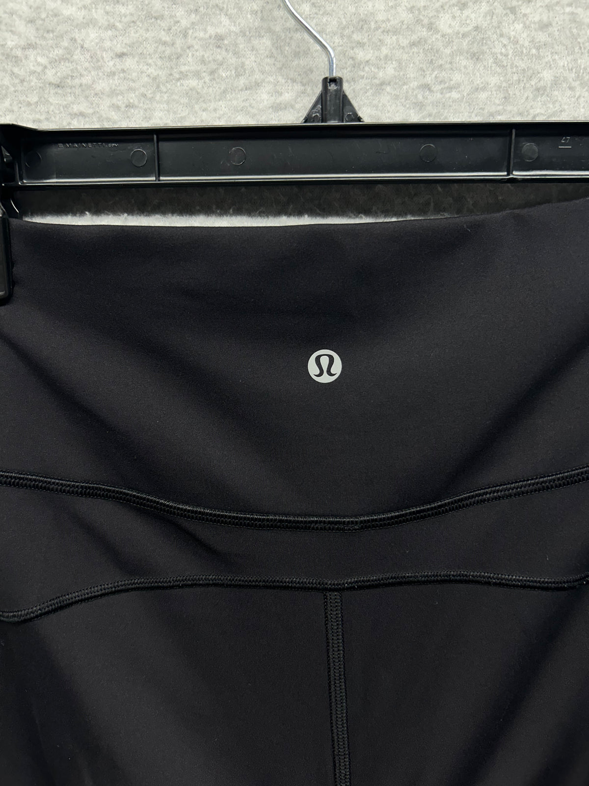 Lululemon In Movement Crop Everlux 19" Size 6 Black (First Release)