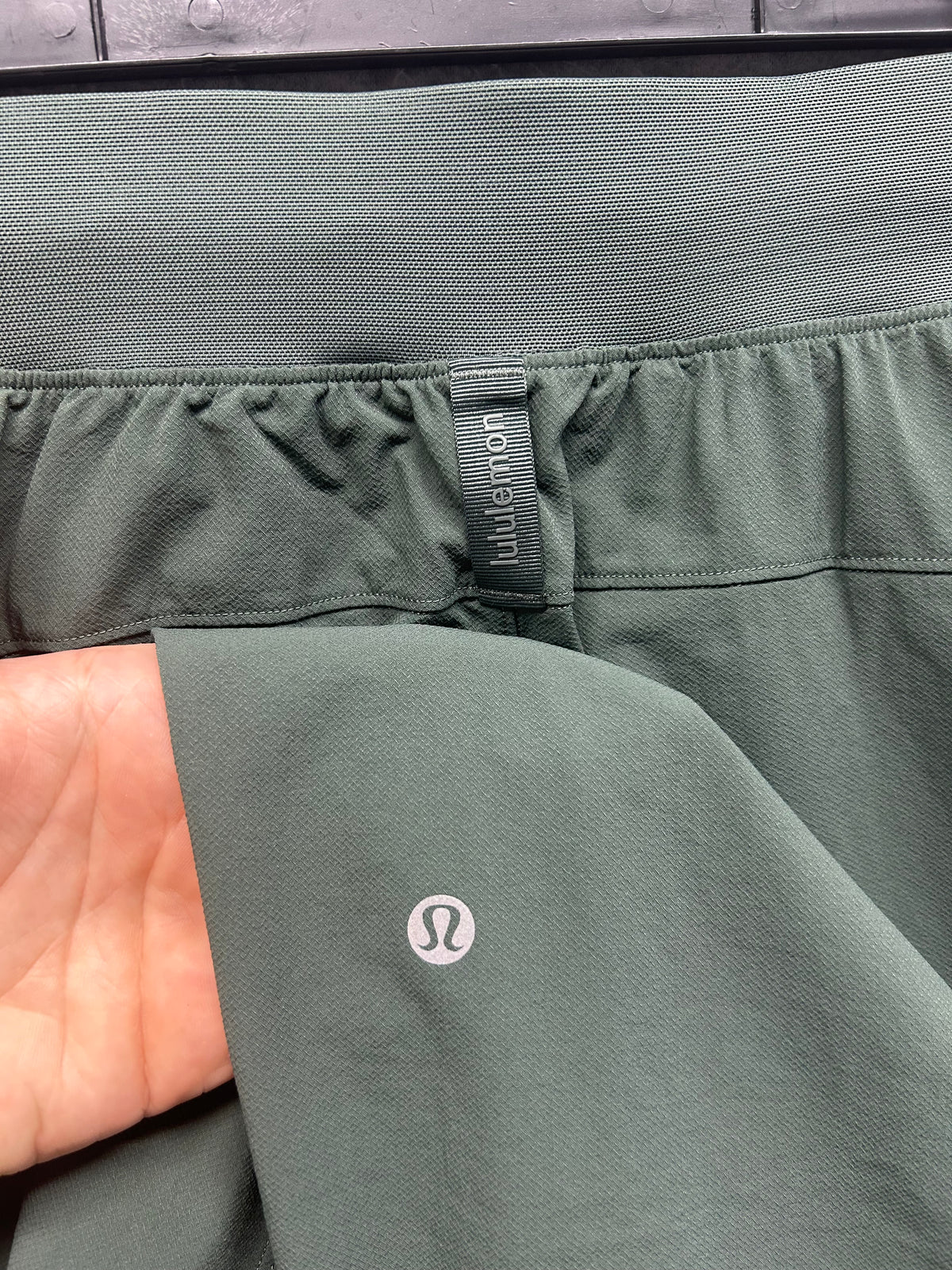 Lululemon License to Train High-Rise Pant Size 6 Dark Forest