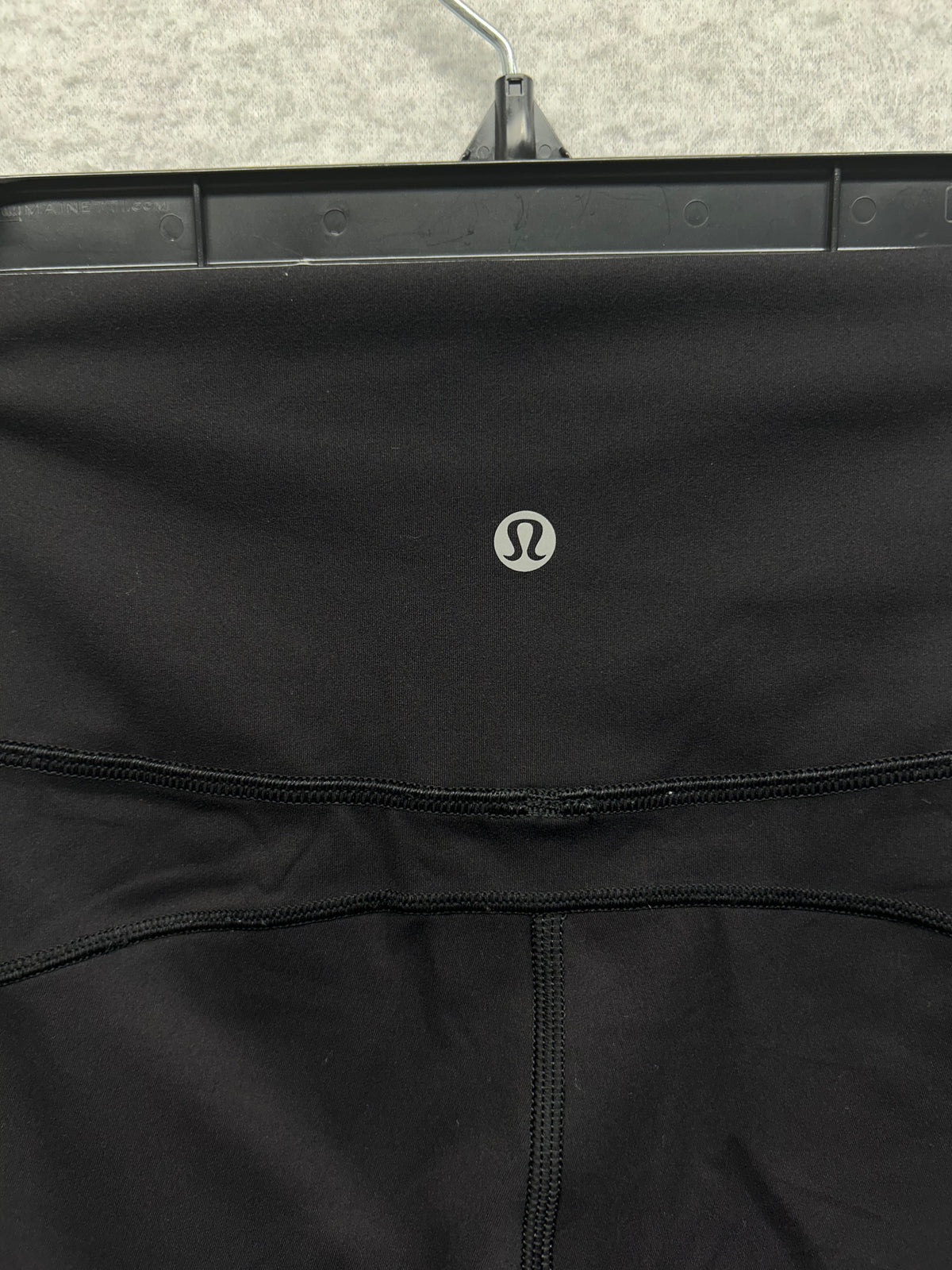 Lululemon In Movement Crop Everlux 19" Size 6 Black (First Release)