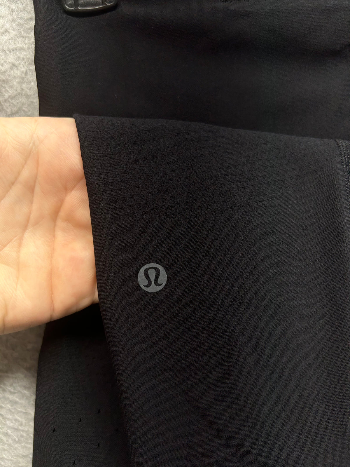 Lululemon Zoned In Tight 27" Size 6 Black (First Release)