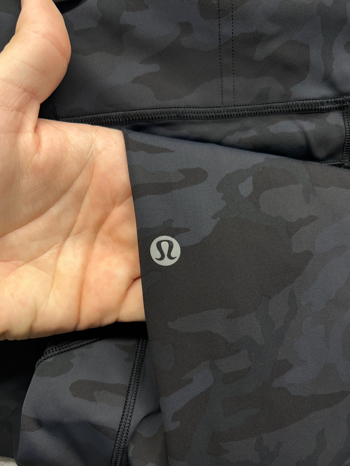 Lululemon Fast and Free Tight II 25" Non-Reflective Nulux Size 8 Heritage 365 Camo Deep Coal Multi