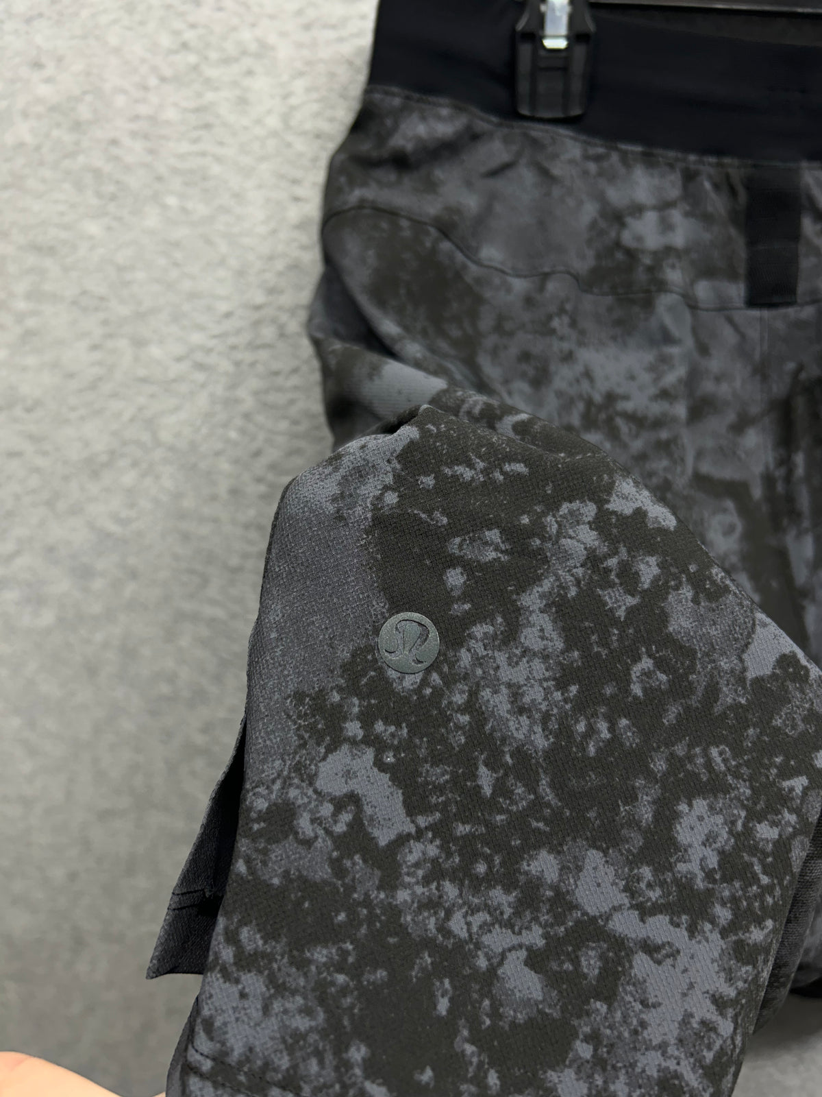 Lululemon License to Train Linerless Short 7" Size S Command Camo Vapor Multi