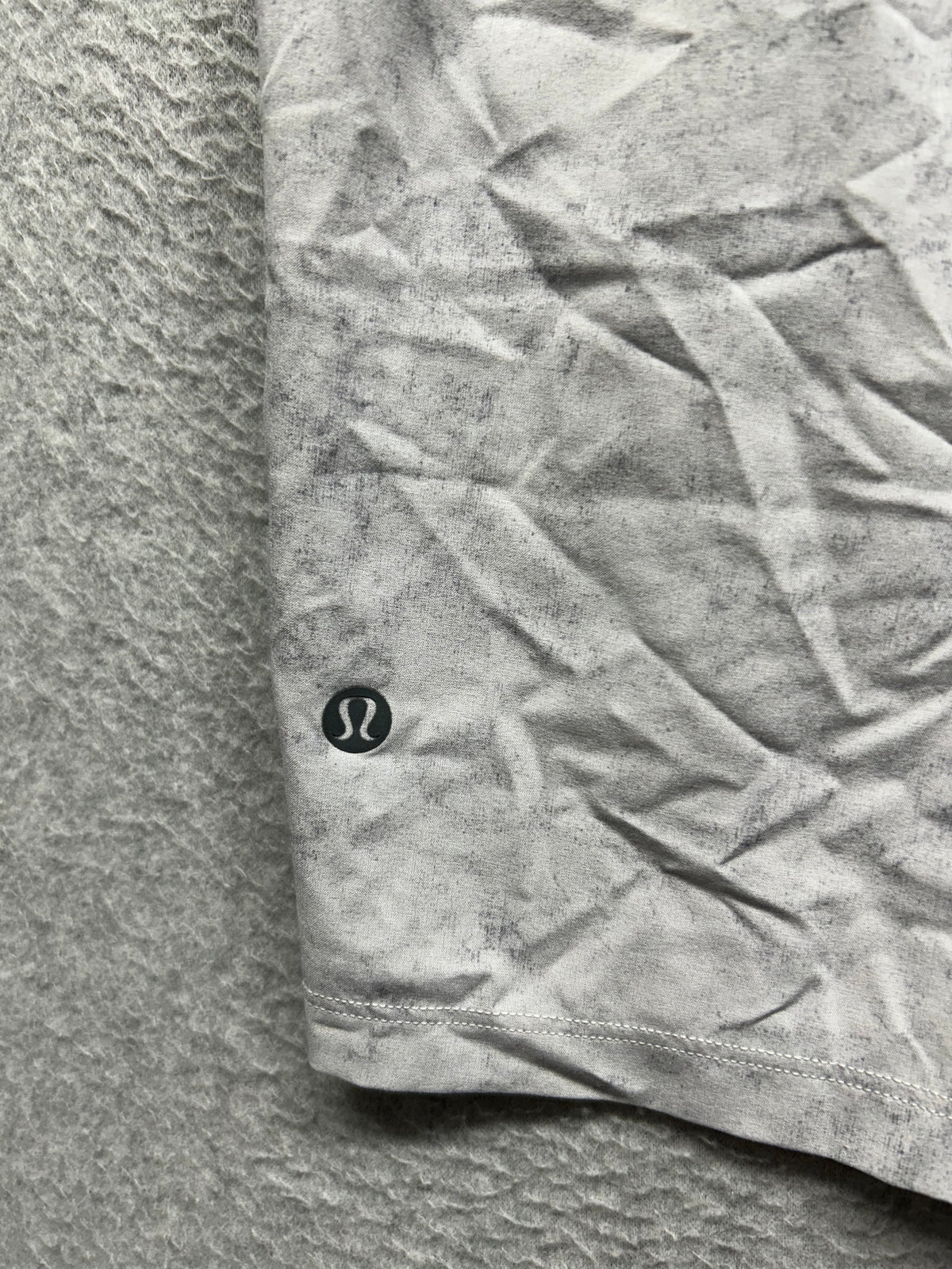 Lululemon T.H.E. Short Linerless 7" Size S Gravel Dust Alpine White Multi
