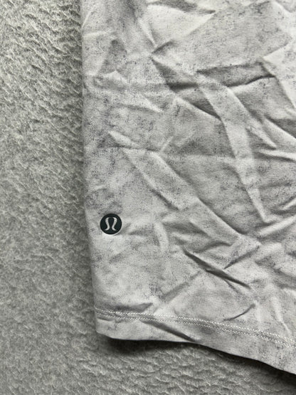 Lululemon T.H.E. Short Linerless 7" Size S Gravel Dust Alpine White Multi