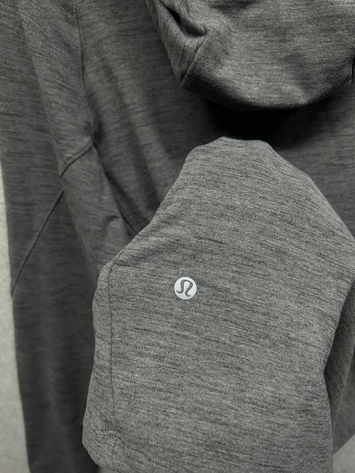 Lululemon Lightweight Hooide Size Medium Gray