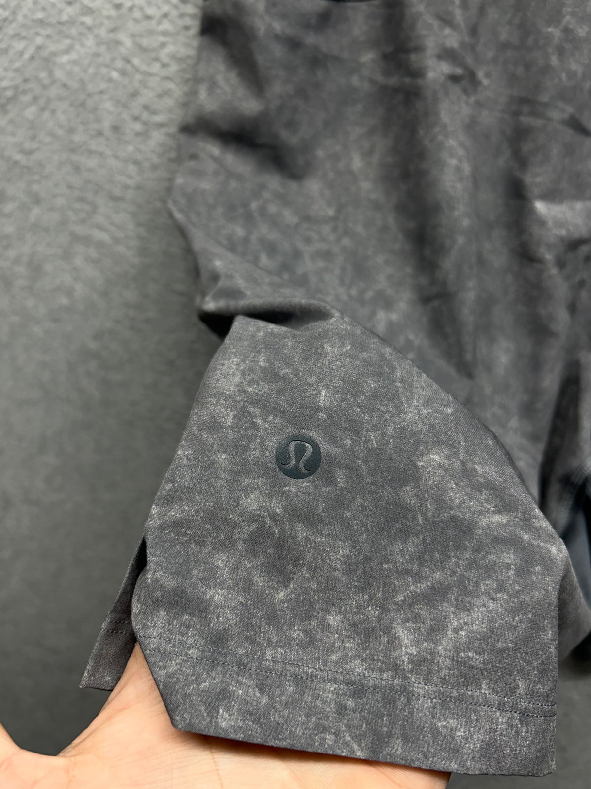 Lululemon T.H.E. Short 9" Linerless Size L Gravel Dust Asphalt Grey Multi