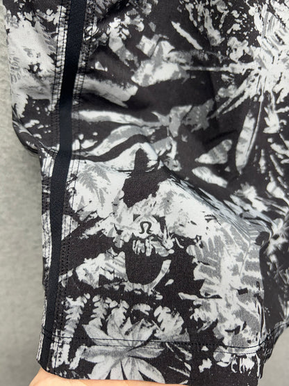 Lululemon Pace Breaker Short Linerless 9" Updated Size XL Canopy Ice Grey Black