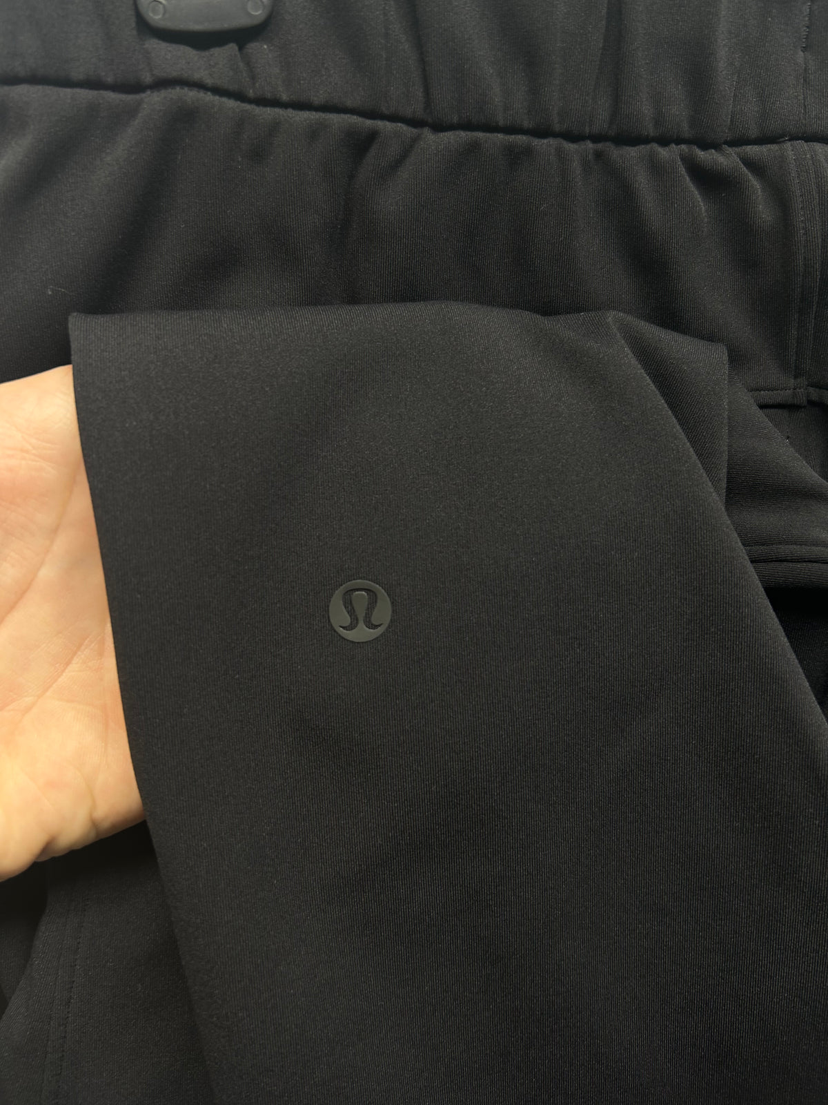 Lululemon On the Fly 7/8 Pant Size 6 Black