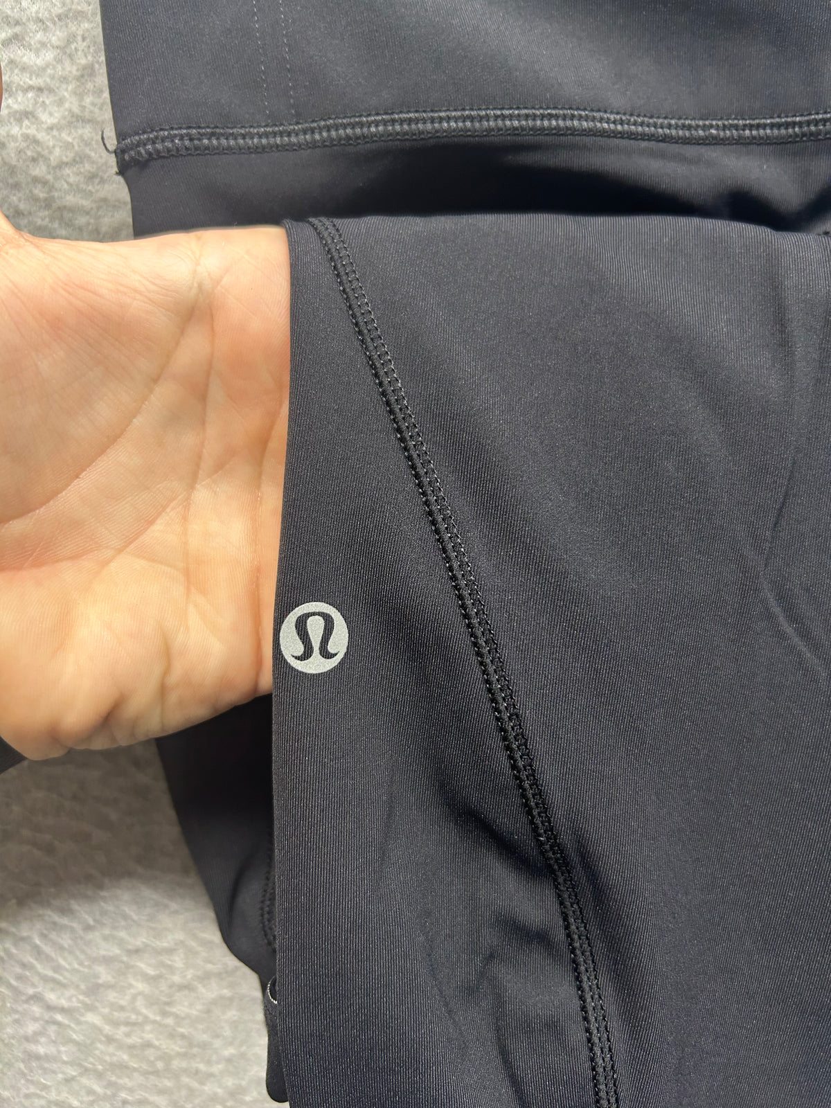 Lululemon Run On Tight (25") Size 6 Black