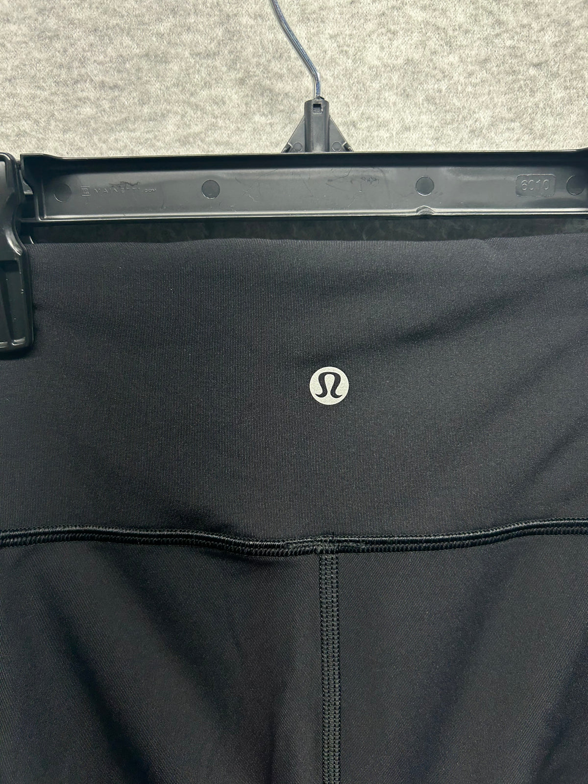 Lululemon Mesh In Motion Crop 23" Size 4 Black