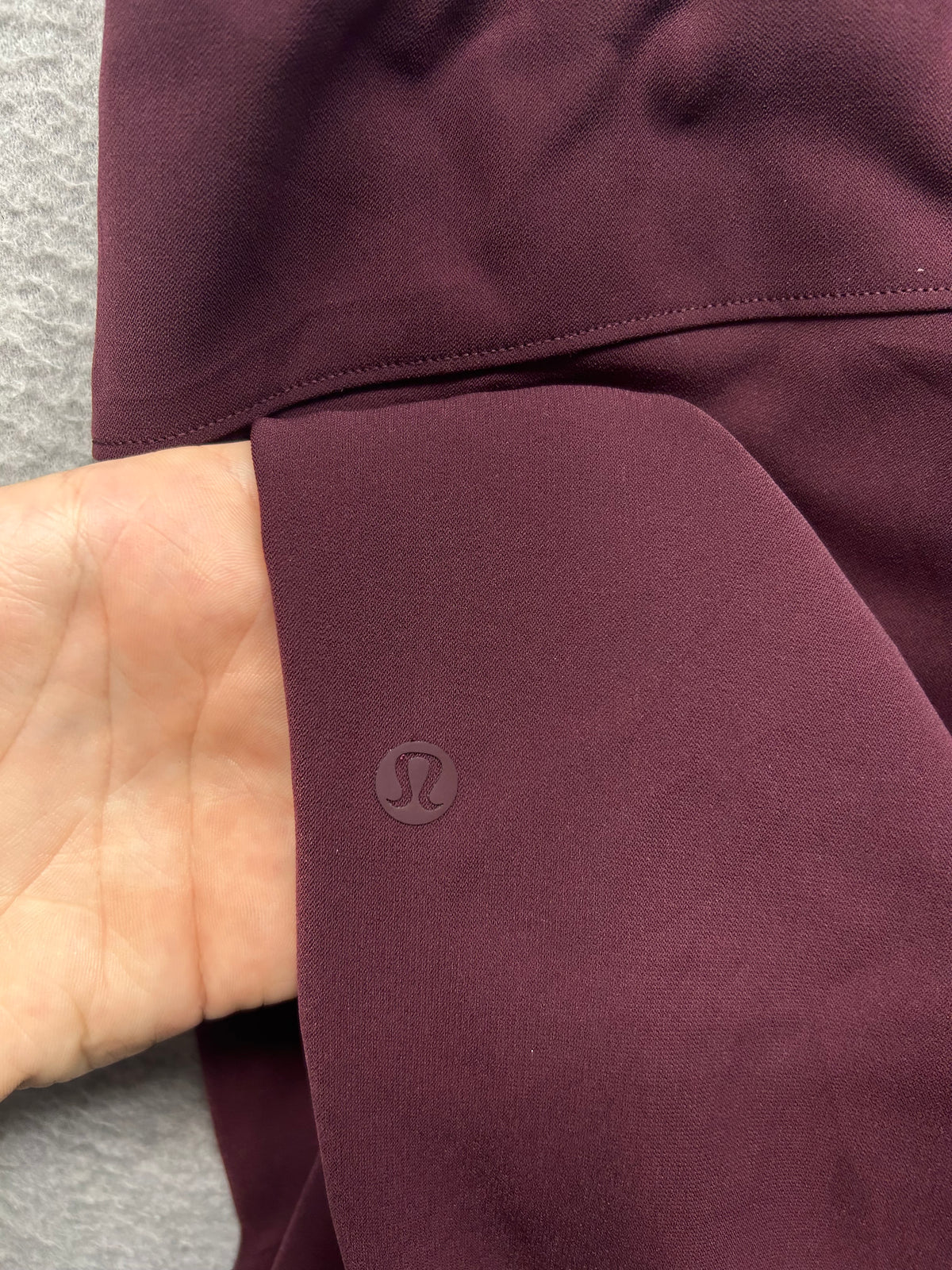 Lululemon On the Fly Jogger Woven Size 4 Cassis