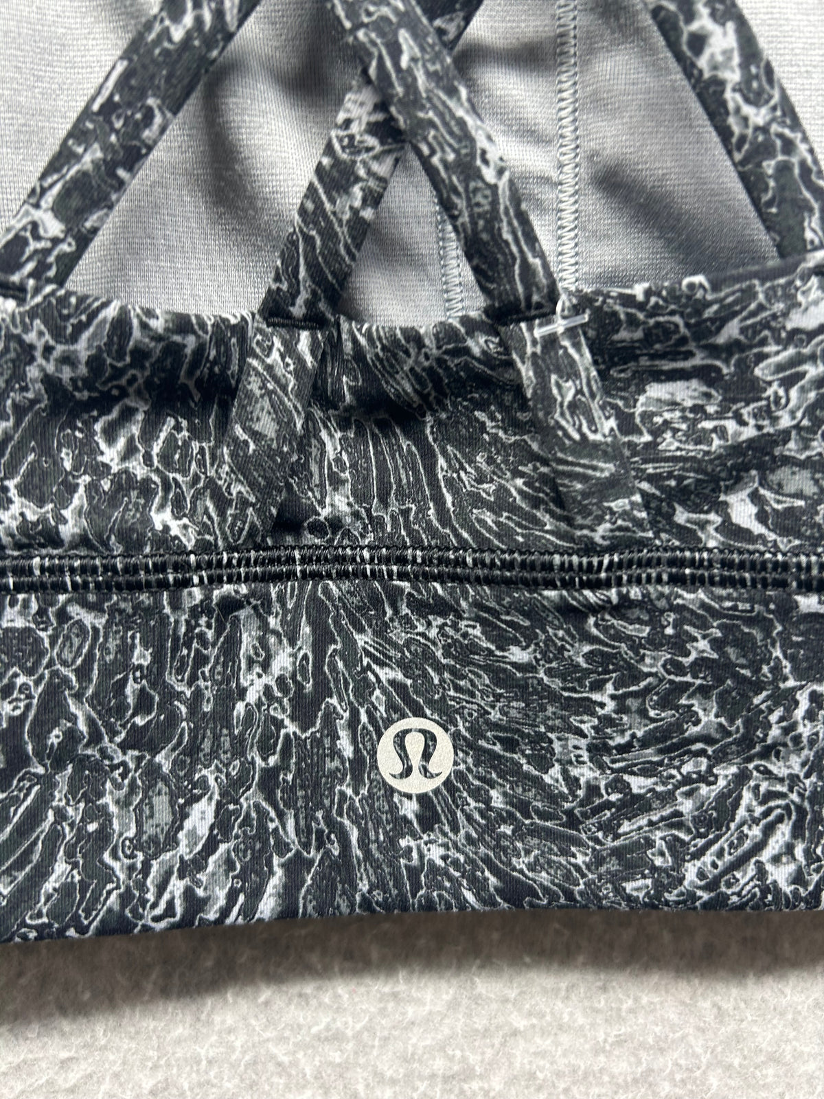 Lululemon Energy Bra Long Line Medium Support, B–D Cup Size 6 Topography Rhino Grey Multi